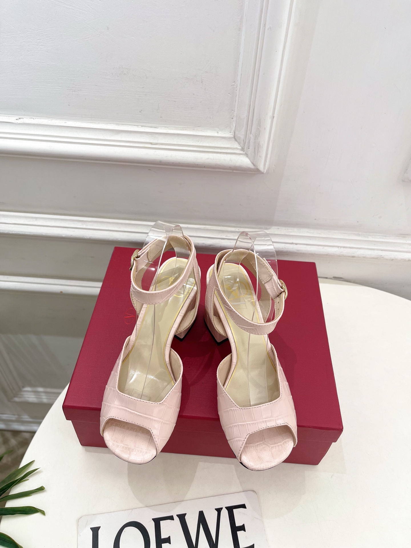 Valentino 华伦天奴 26𝐬𝐬2026春夏新品鱼嘴粗跟高跟凉鞋 上新☑️————————————