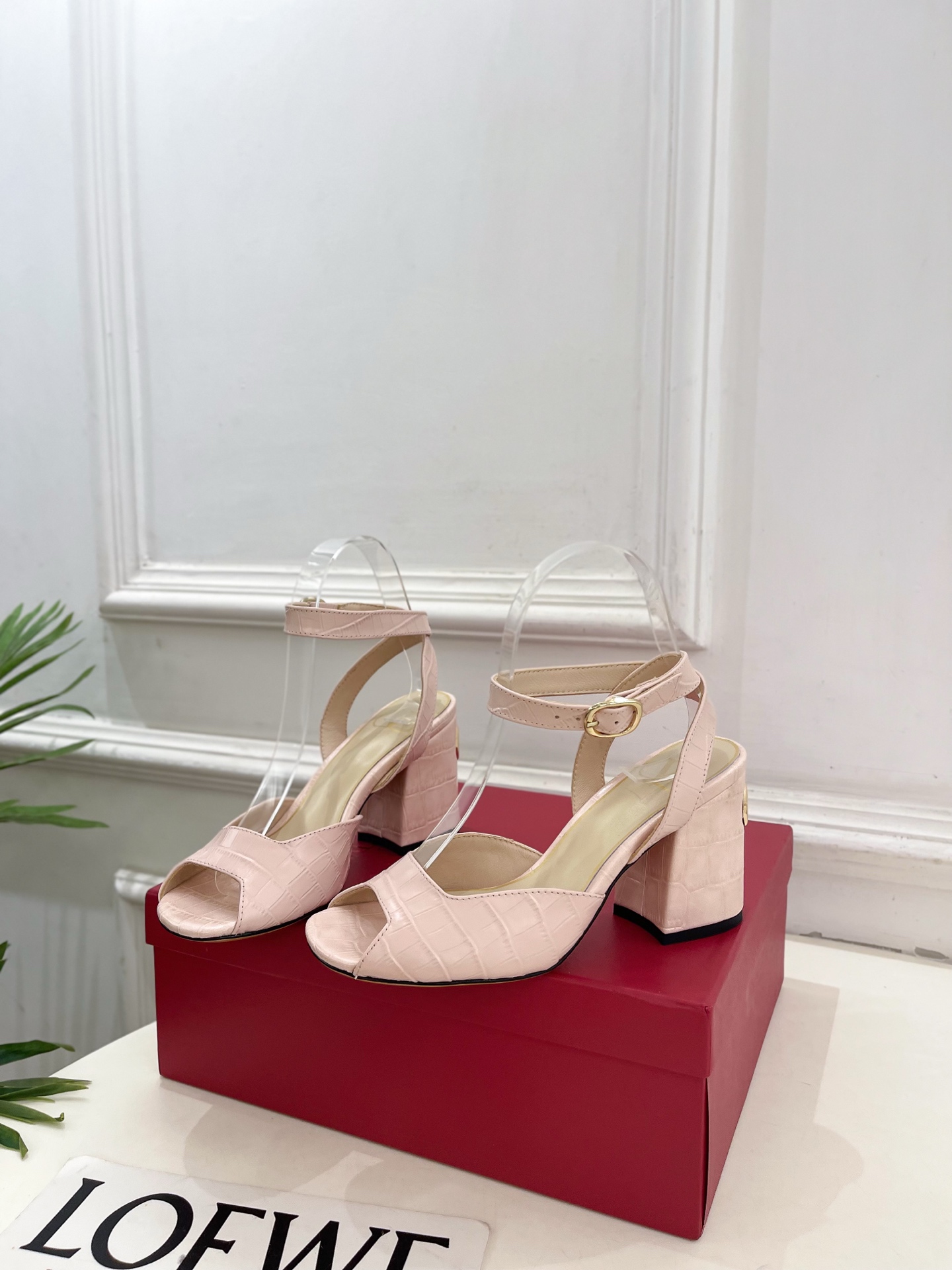 Valentino 华伦天奴 26𝐬𝐬2026春夏新品鱼嘴粗跟高跟凉鞋 上新☑️————————————