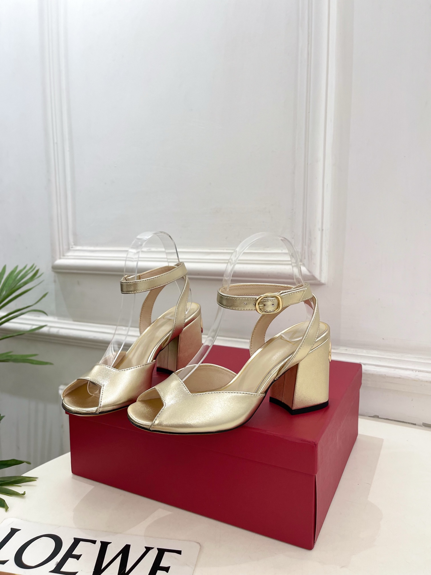 Valentino 华伦天奴 26𝐬𝐬2026春夏新品鱼嘴粗跟高跟凉鞋 上新☑️————————————