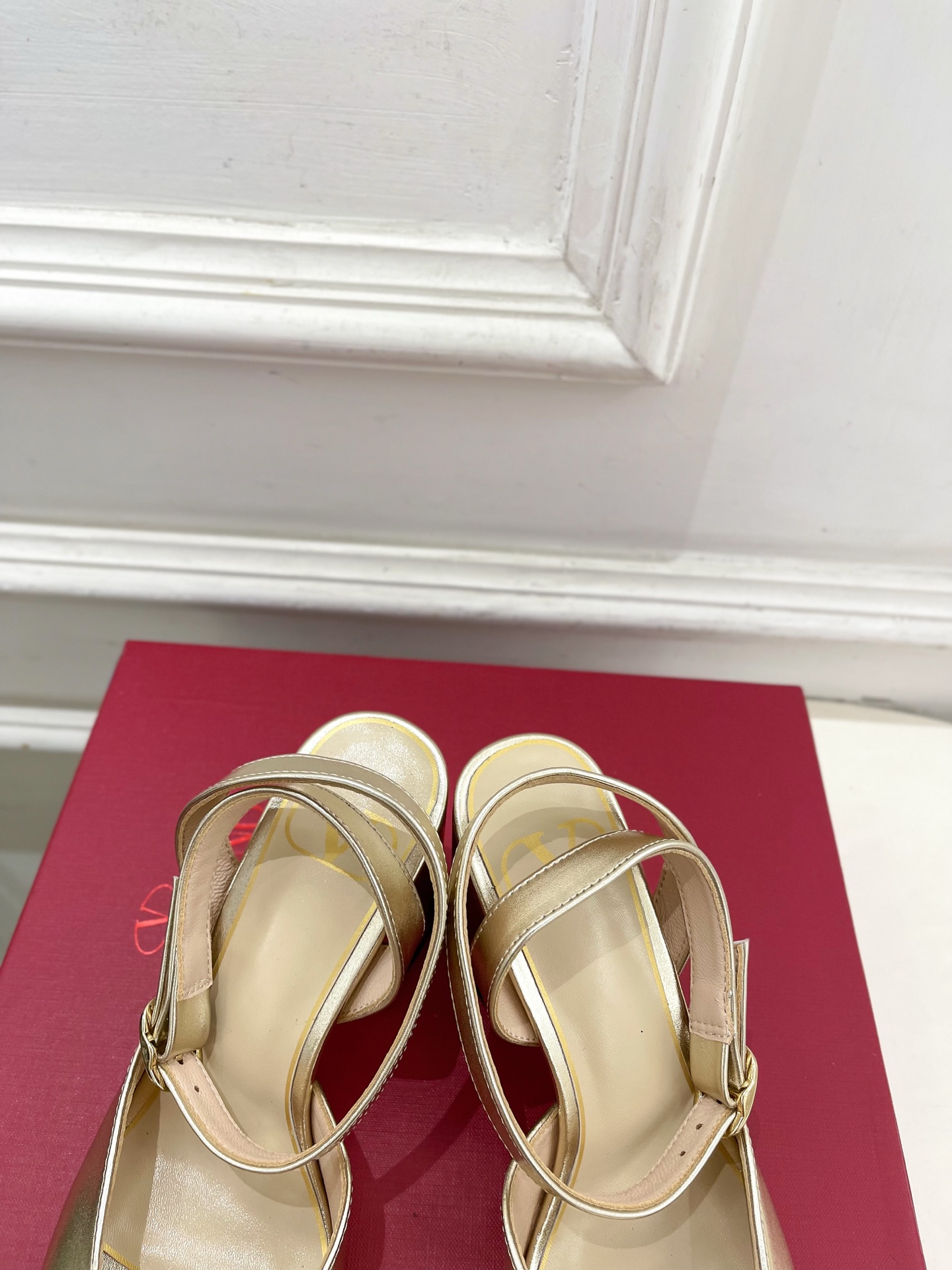 Valentino 华伦天奴 26𝐬𝐬2026春夏新品鱼嘴粗跟高跟凉鞋 上新☑️————————————
