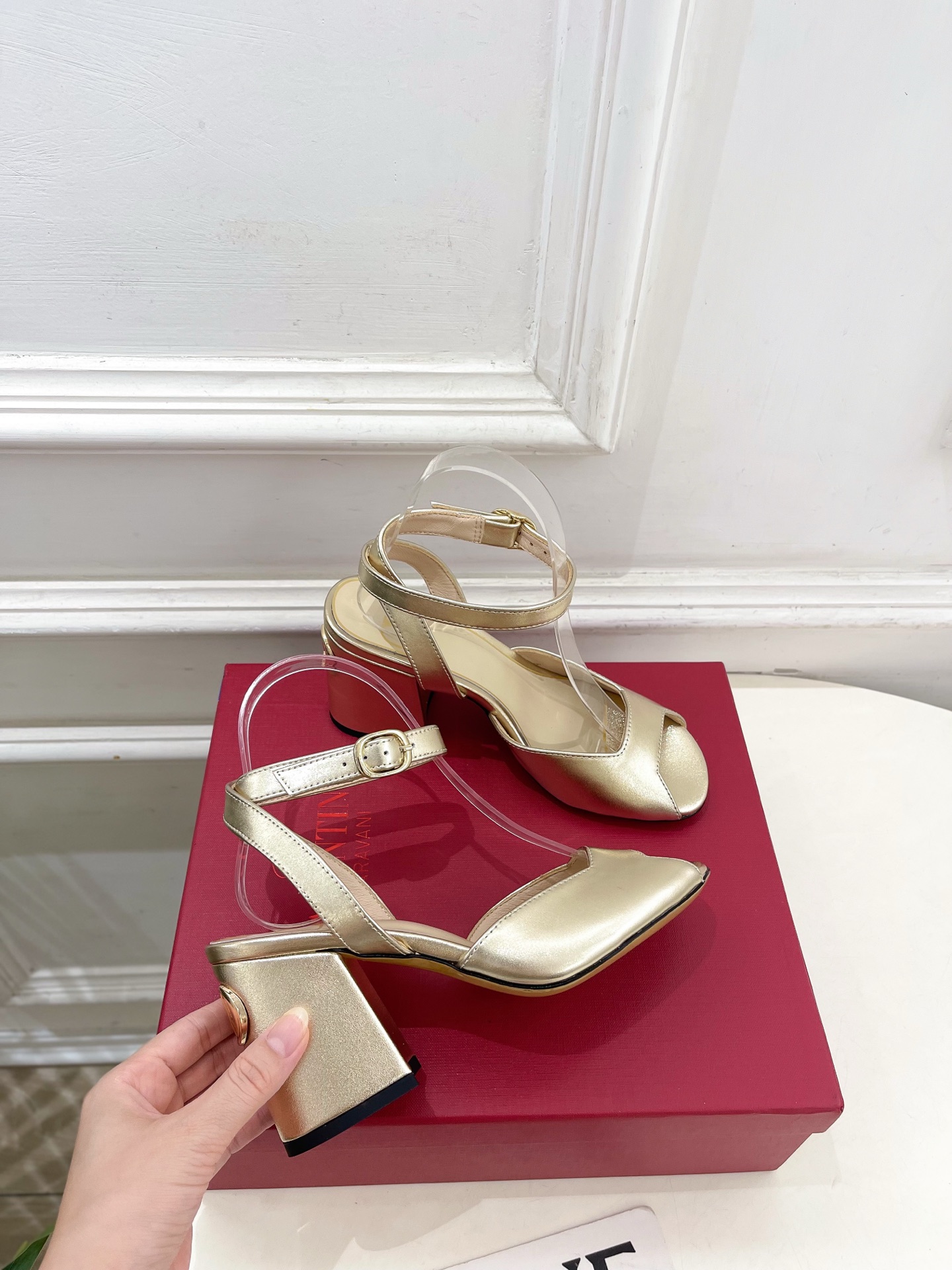 Valentino 华伦天奴 26𝐬𝐬2026春夏新品鱼嘴粗跟高跟凉鞋 上新☑️————————————