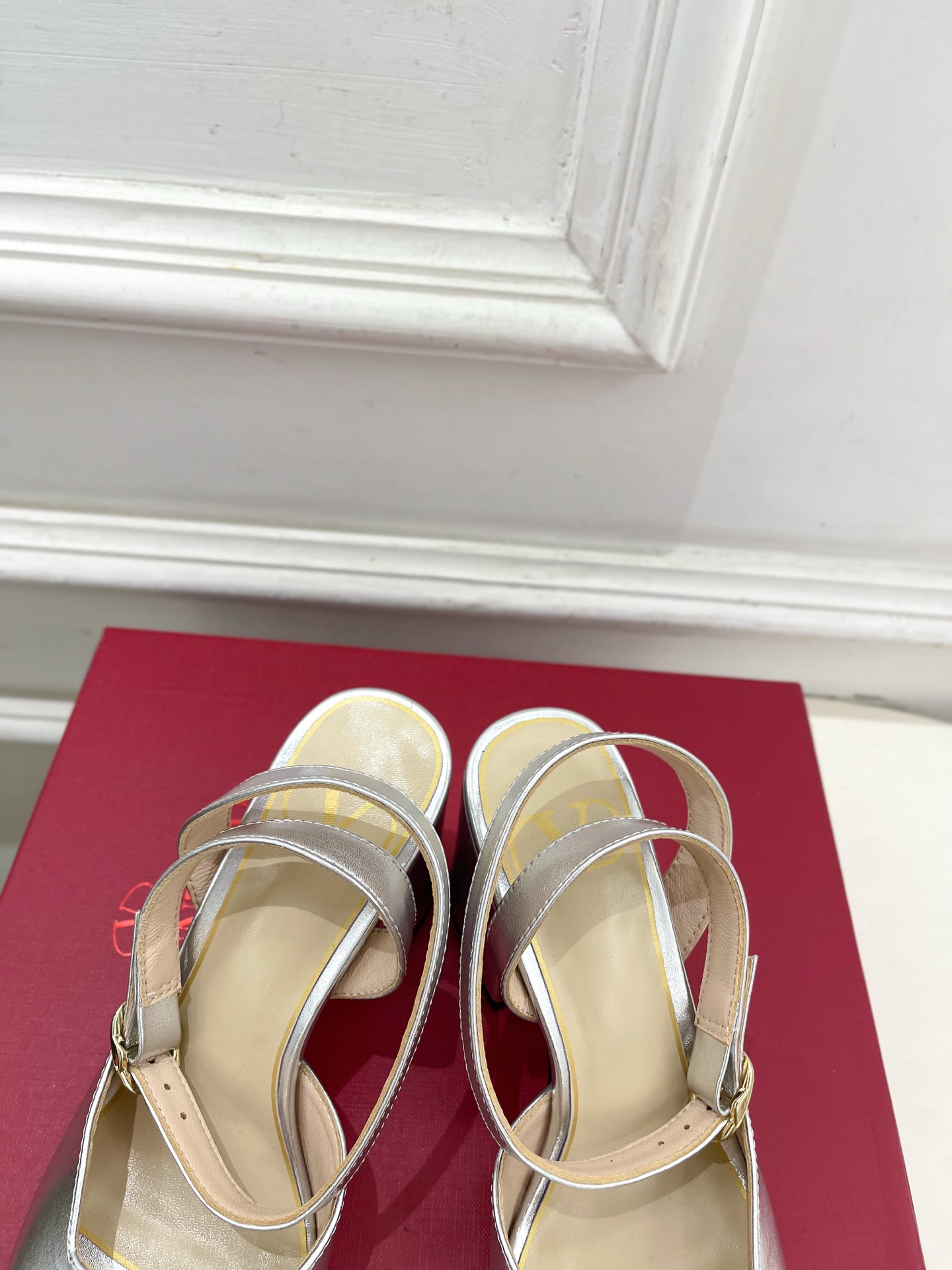 Valentino 华伦天奴 26𝐬𝐬2026春夏新品鱼嘴粗跟高跟凉鞋 上新☑️————————————