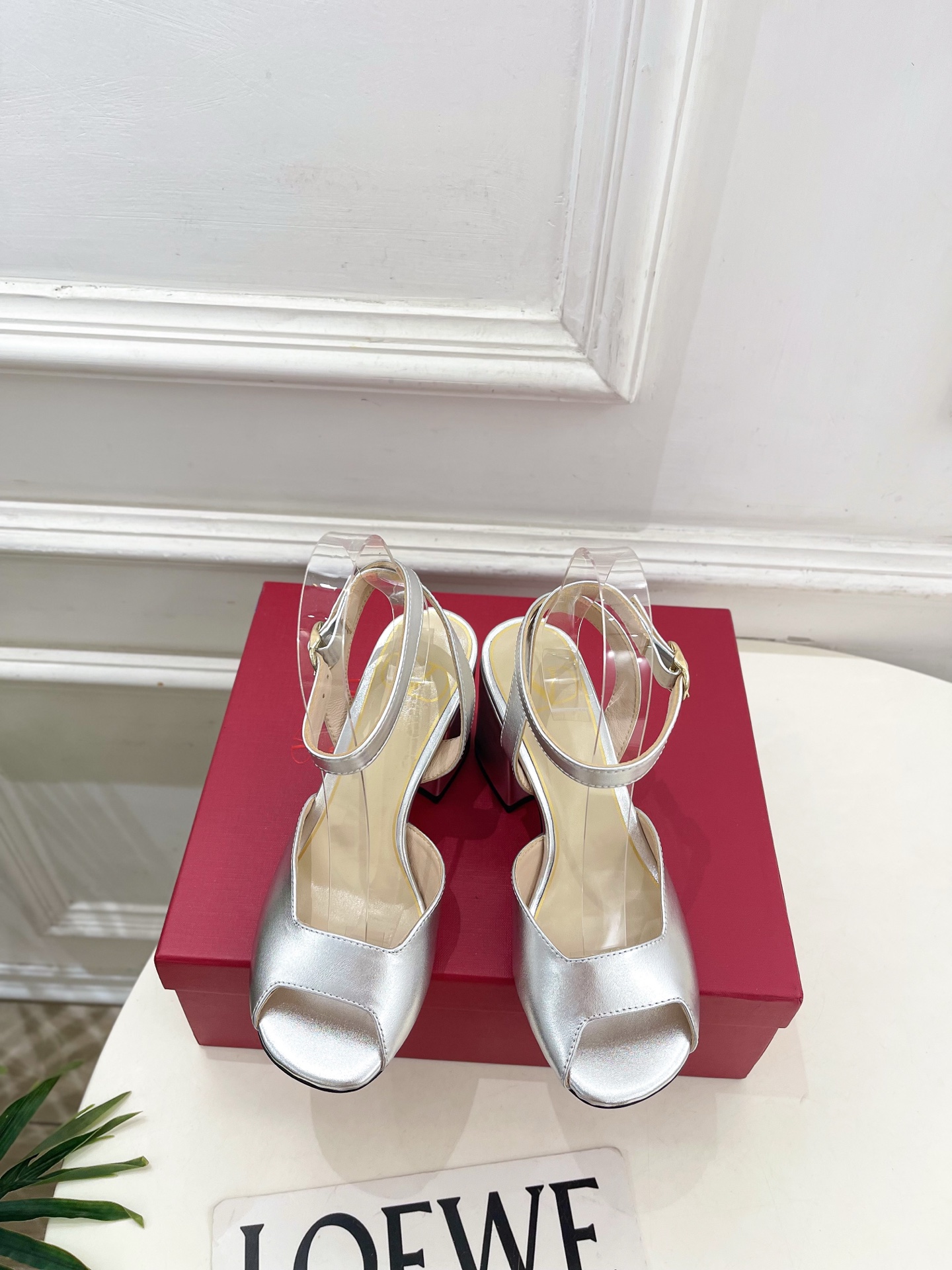 Valentino 华伦天奴 26𝐬𝐬2026春夏新品鱼嘴粗跟高跟凉鞋 上新☑️————————————