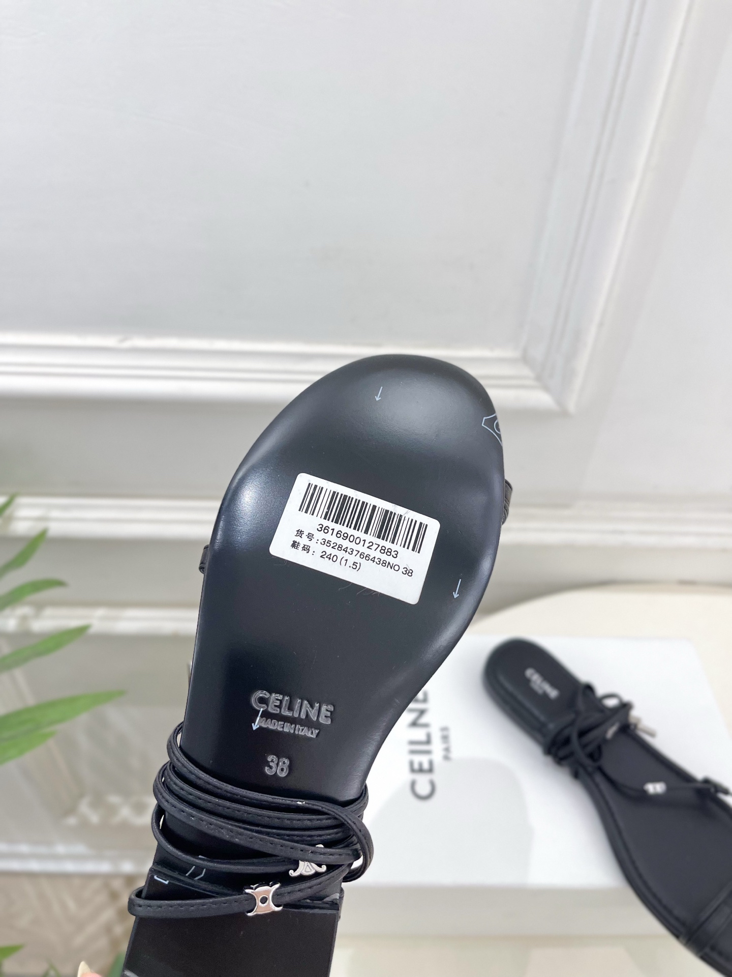 CELINE  | 赛琳  26𝐬𝐬 💛2026春夏最新爆款 凯旋门夹趾绑带平底凉鞋 系列上新！🔜 BS
