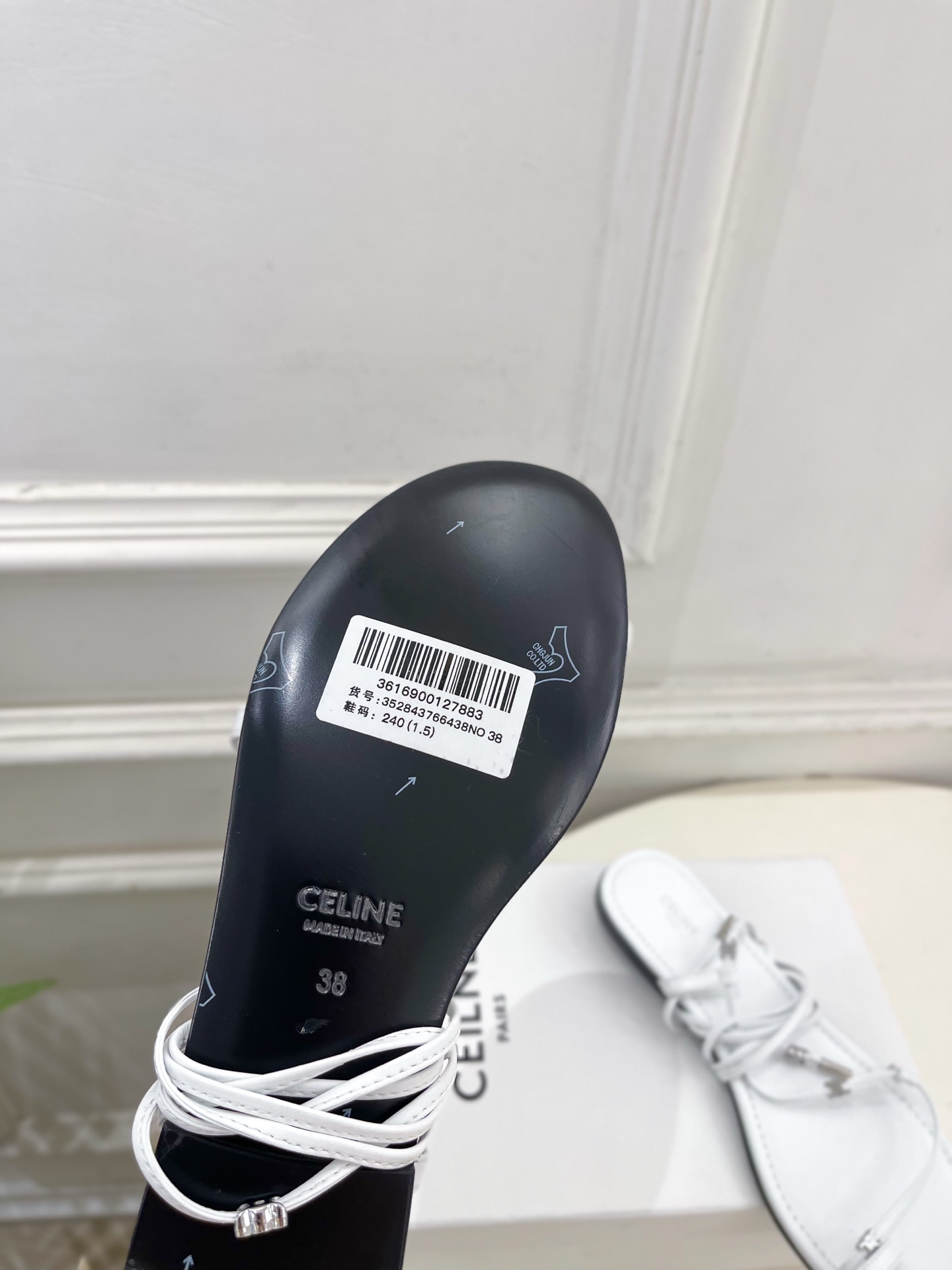 CELINE  | 赛琳  26𝐬𝐬 💛2026春夏最新爆款 凯旋门夹趾绑带平底凉鞋 系列上新！🔜 BS