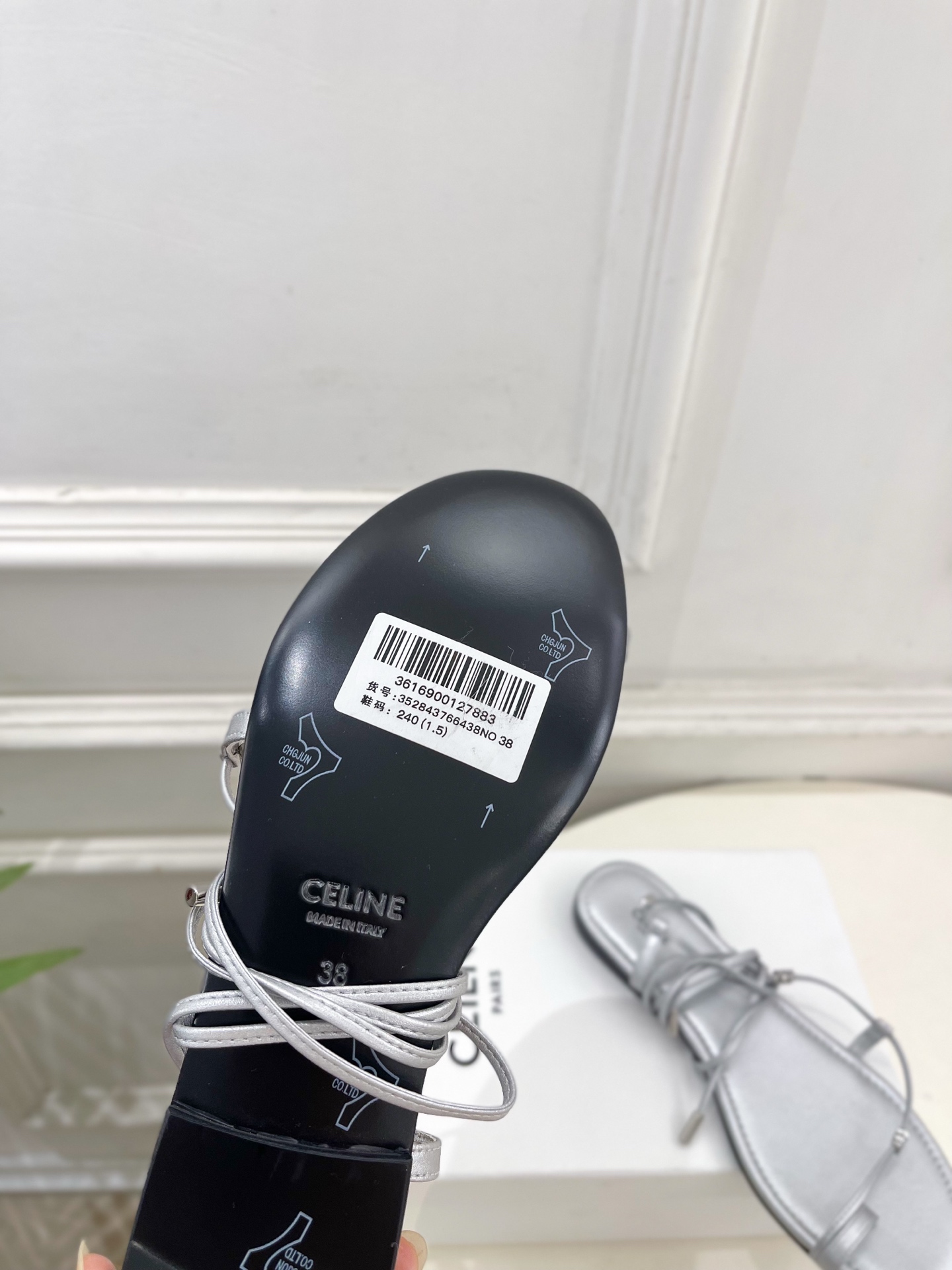 CELINE  | 赛琳  26𝐬𝐬 💛2026春夏最新爆款 凯旋门夹趾绑带平底凉鞋 系列上新！🔜 BS