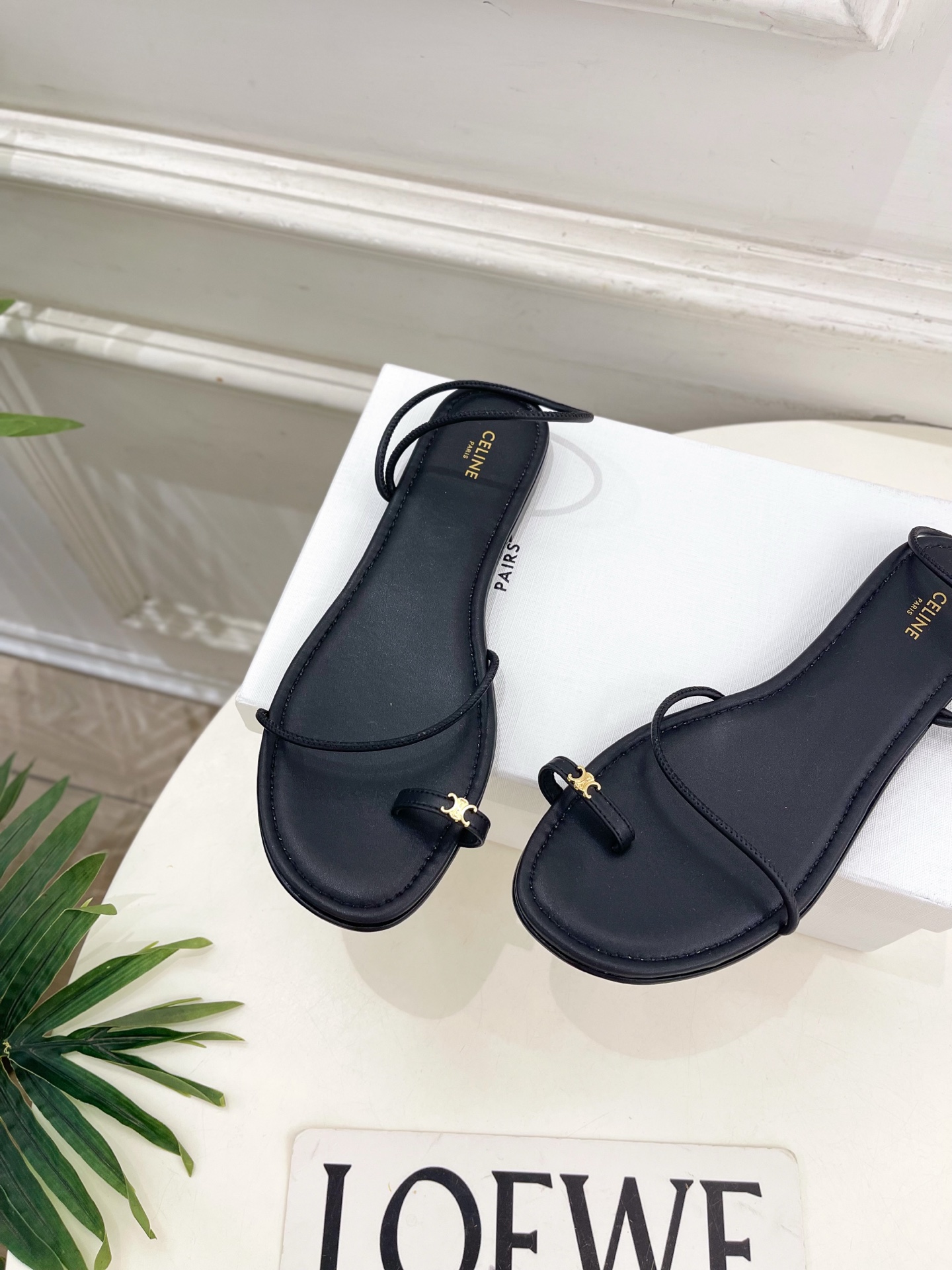 CELINE  | 赛琳  26𝐬𝐬 💛2026春夏最新爆款 凯旋门细带夹趾平底凉鞋 系列上新！🔜 BS