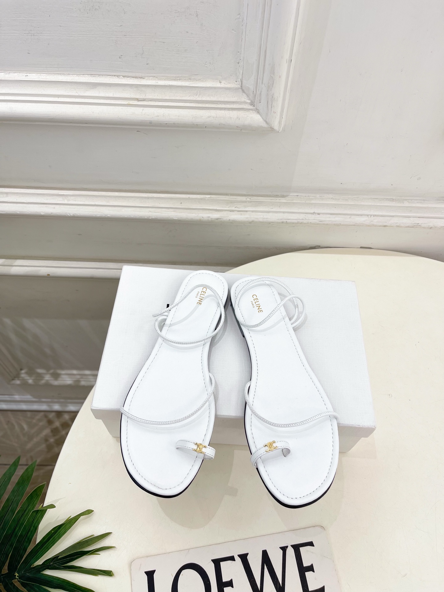 CELINE  | 赛琳  26𝐬𝐬 💛2026春夏最新爆款 凯旋门细带夹趾平底凉鞋 系列上新！🔜 BS