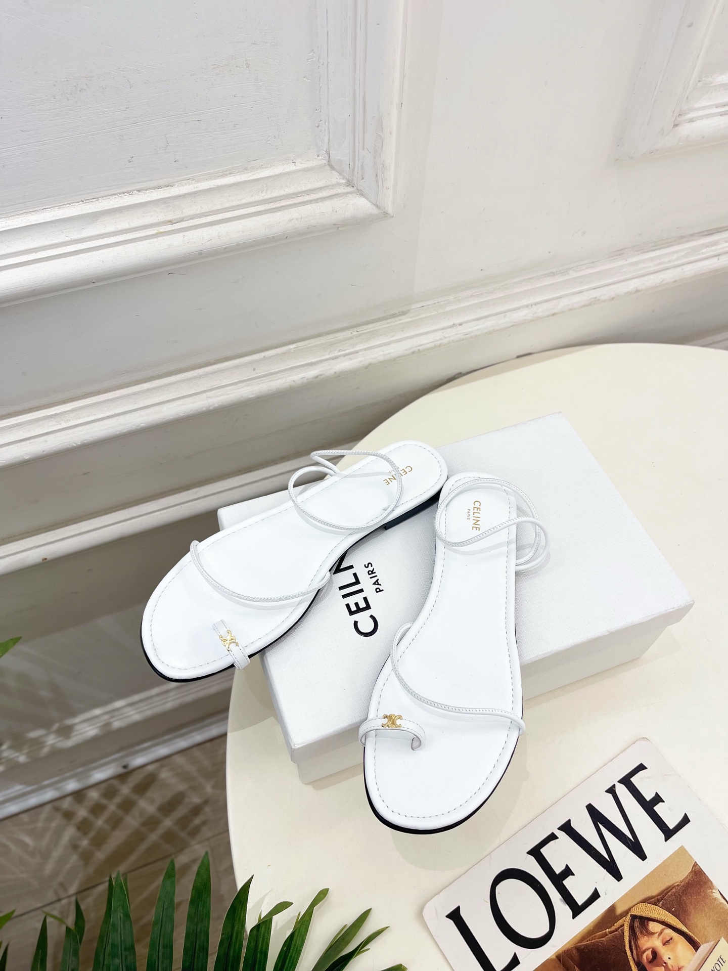 CELINE  | 赛琳  26𝐬𝐬 💛2026春夏最新爆款 凯旋门细带夹趾平底凉鞋 系列上新！🔜 BS