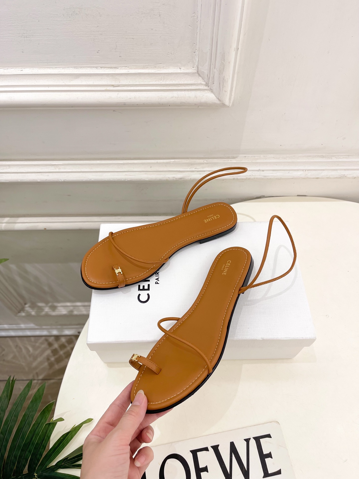 CELINE  | 赛琳  26𝐬𝐬 💛2026春夏最新爆款 凯旋门细带夹趾平底凉鞋 系列上新！🔜 BS