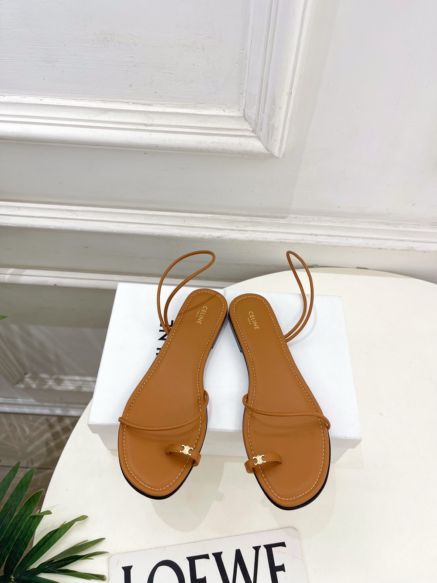 CELINE  | 赛琳  26𝐬𝐬 💛2026春夏最新爆款 凯旋门细带夹趾平底凉鞋 系列上新！🔜 BS