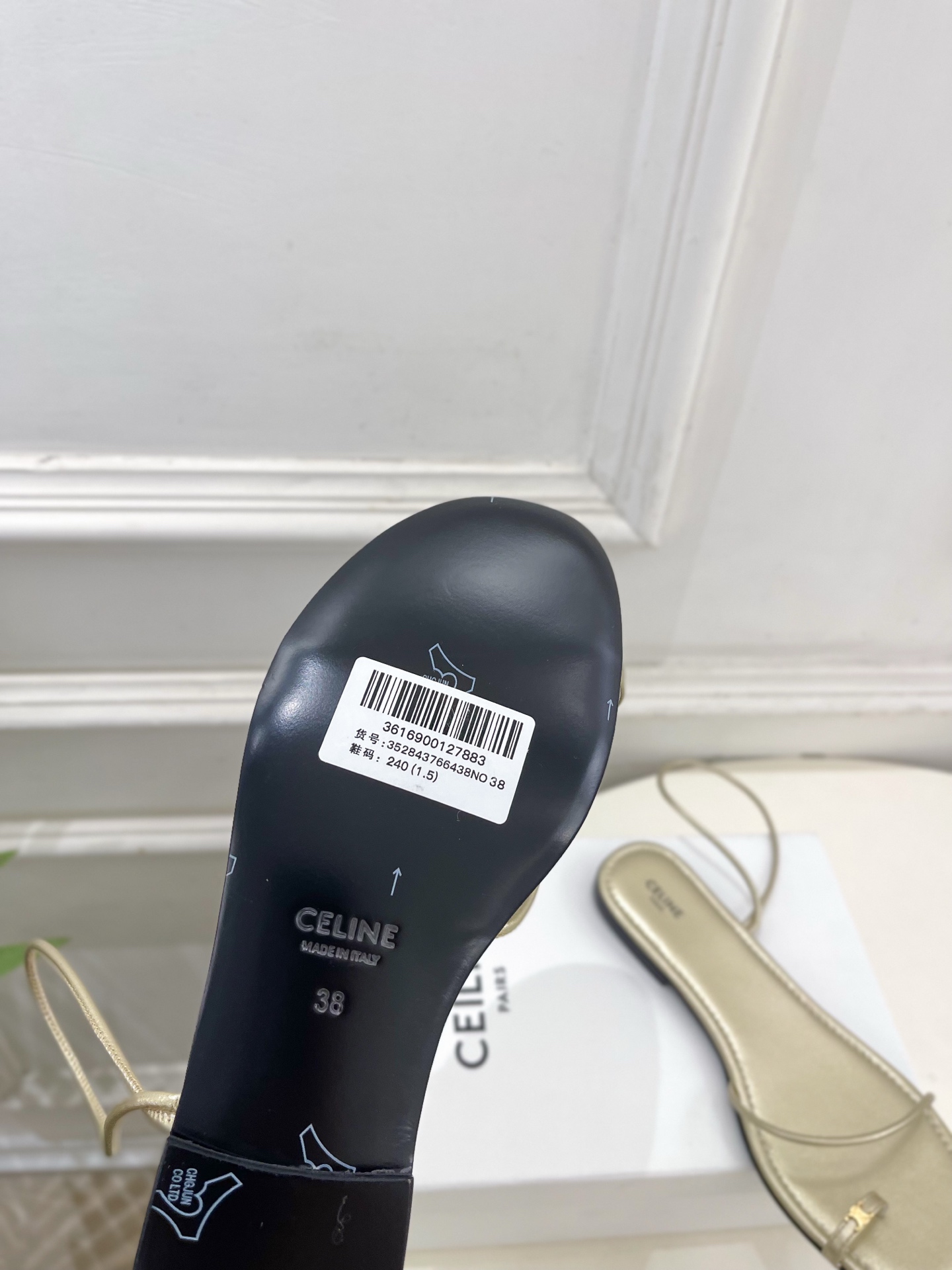 CELINE  | 赛琳  26𝐬𝐬 💛2026春夏最新爆款 凯旋门细带夹趾平底凉鞋 系列上新！🔜 BS
