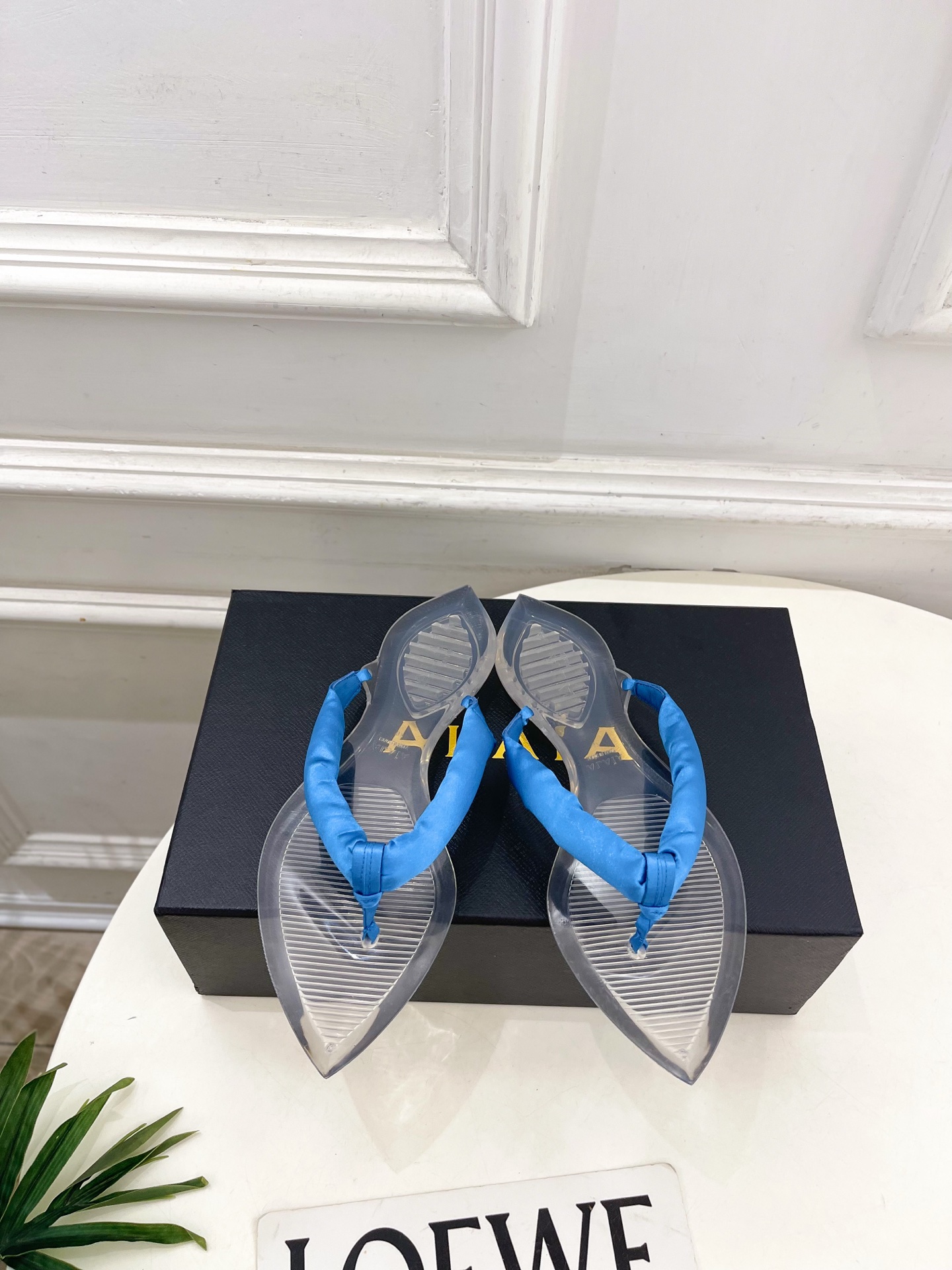 ALAÏA 阿莱亚26𝐬𝐬  2026春夏新品 秀场同款 最新果冻透明底夹胶人字拖鞋—————————A