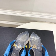 ALAÏA 阿莱亚26𝐬𝐬 2026春夏新品 秀场同款 最新果冻透明底夹胶人字拖鞋—————————A ALAÏA 阿莱亚26𝐬𝐬 2026春夏新品 秀场同款 最新果冻透明底夹胶人字拖鞋—————————A