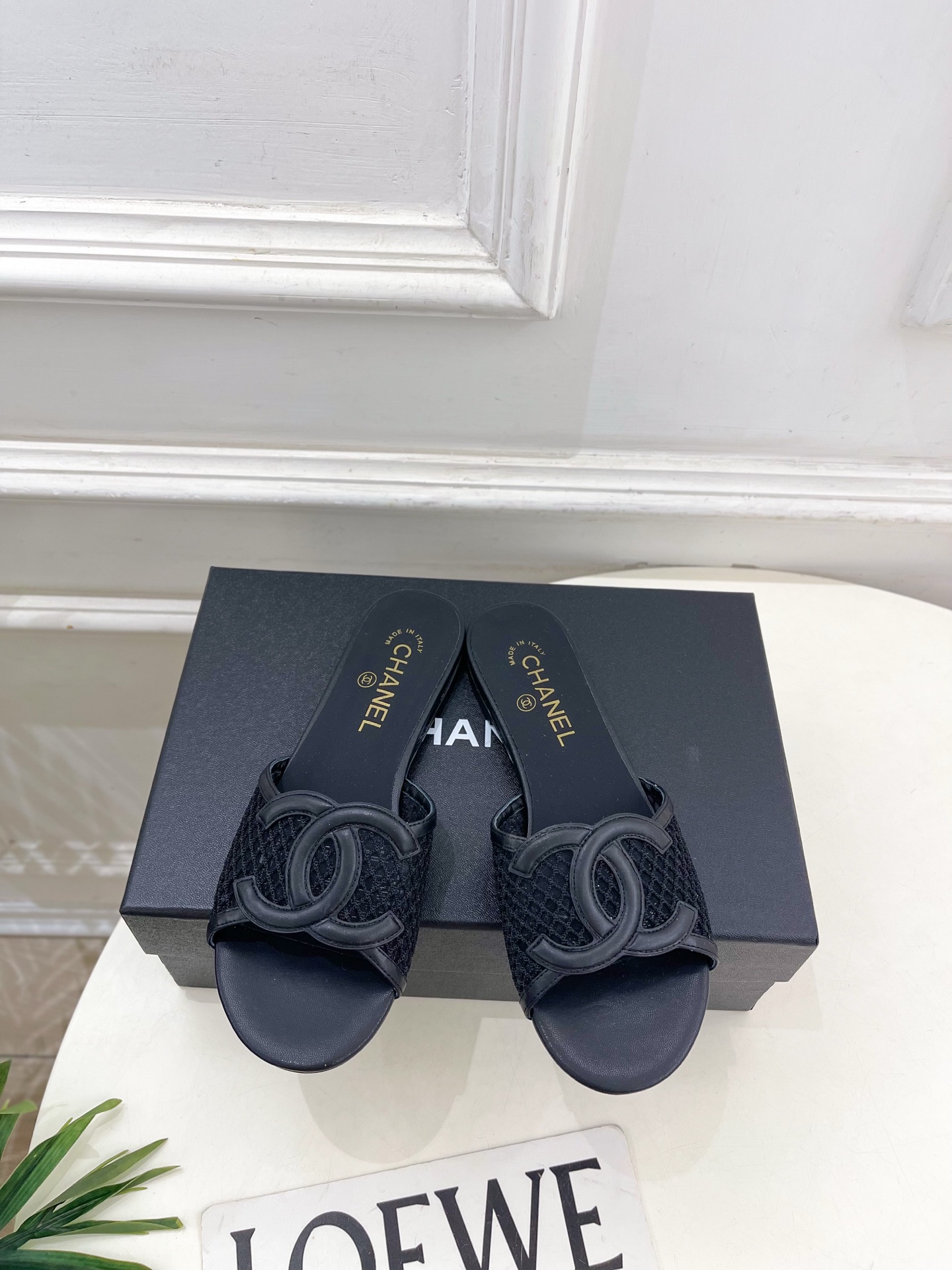𝐂𝐇𝐀𝐍𝐄𝐋  | 小香  26𝐬𝐬 🦋2026 春夏新品  专柜经典走秀款 小香大双C网面镂空拖鞋 系