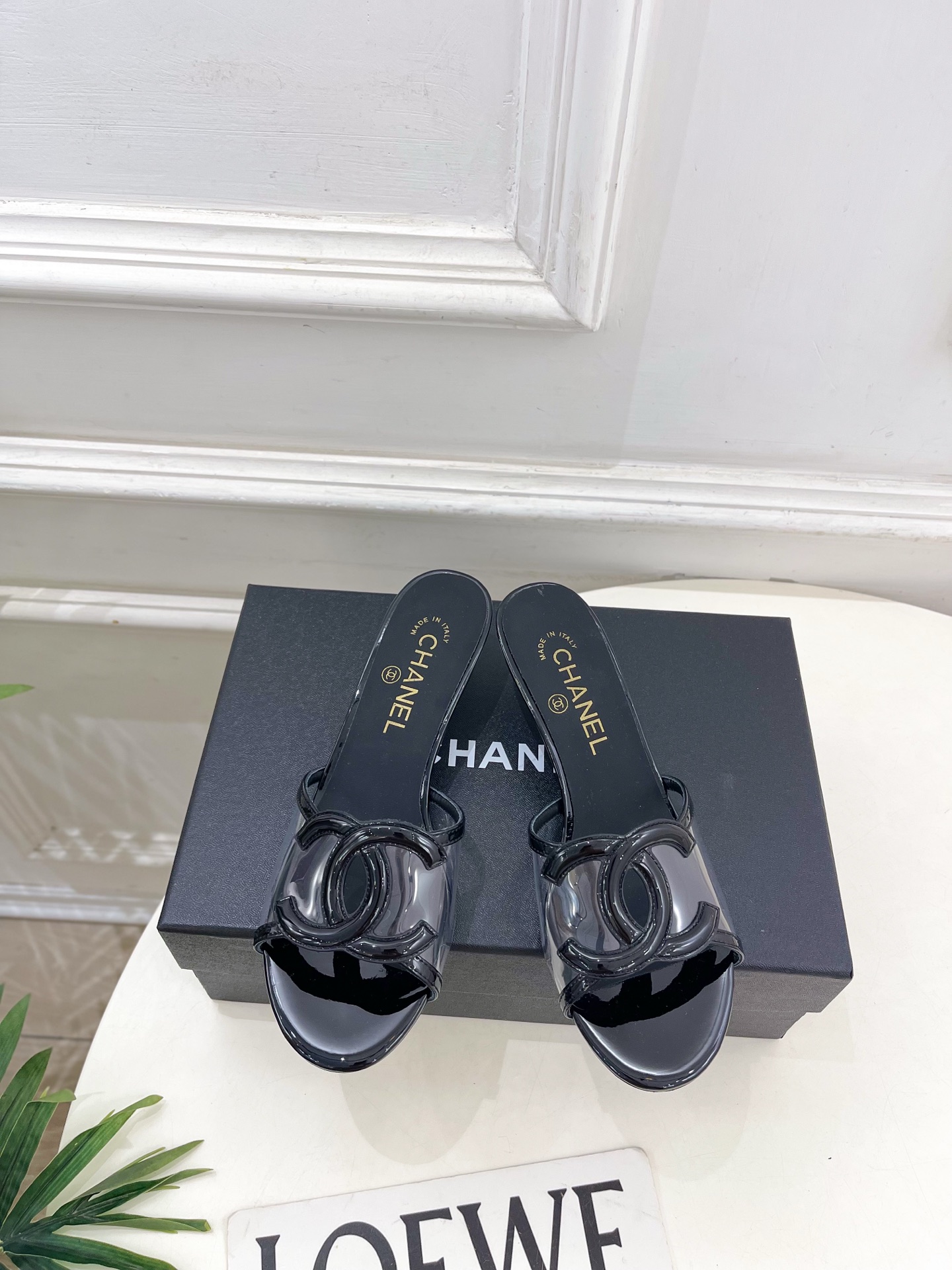 𝐂𝐇𝐀𝐍𝐄𝐋  | 小香  26𝐬𝐬 🦋2026 春夏新品  专柜经典走秀款 小香大双C透明胶镂空拖鞋 