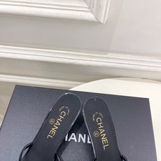 𝐂𝐇𝐀𝐍𝐄𝐋 | 小香 26𝐬𝐬 🦋2026 春夏新品 专柜经典走秀款 小香大双C透明胶镂空拖鞋 𝐂𝐇𝐀𝐍𝐄𝐋 | 小香 26𝐬𝐬 🦋2026 春夏新品 专柜经典走秀款 小香大双C透明胶镂空拖鞋