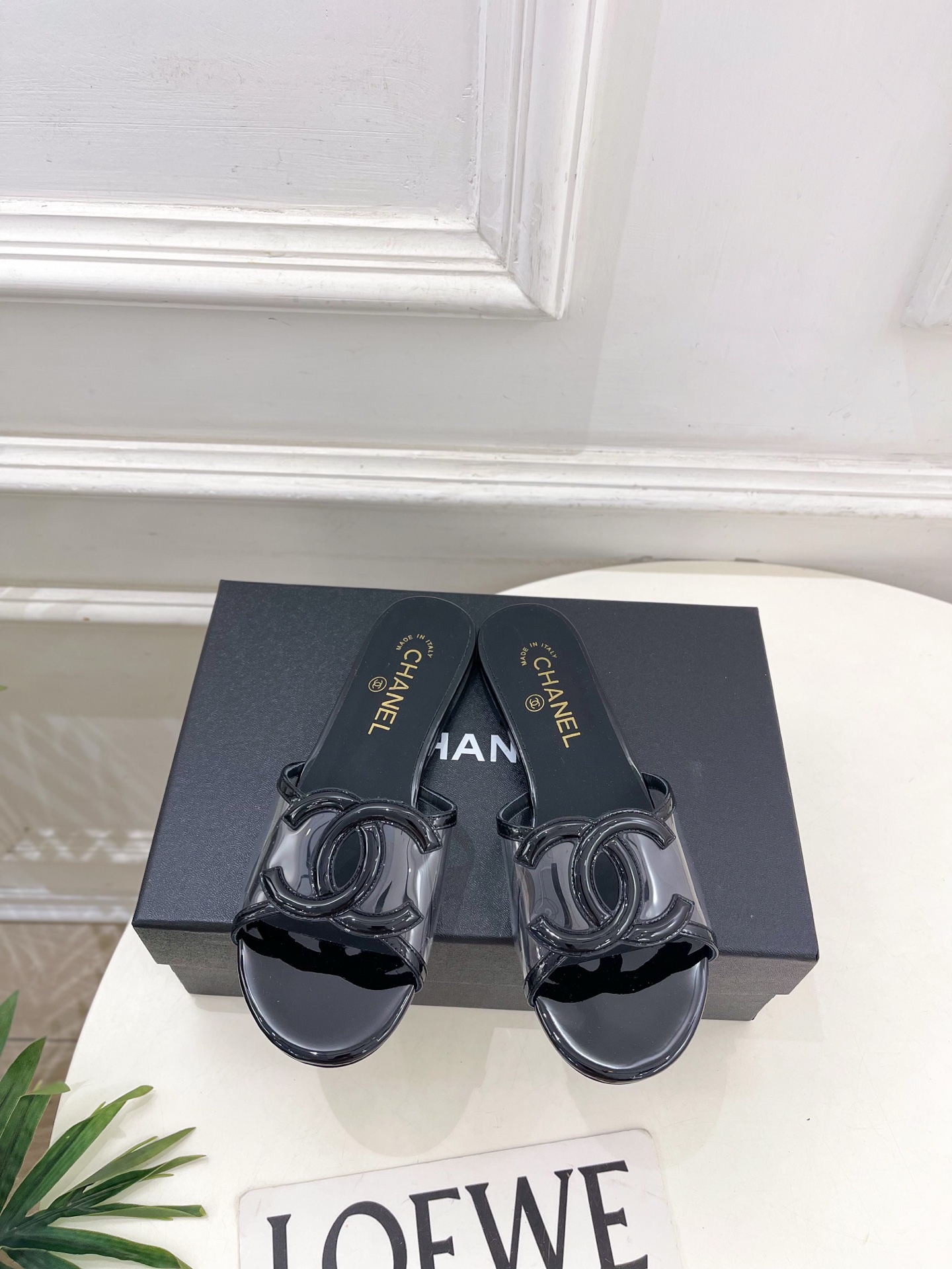 𝐂𝐇𝐀𝐍𝐄𝐋  | 小香  26𝐬𝐬 🦋2026 春夏新品  专柜经典走秀款 小香大双C透明胶镂空拖鞋 