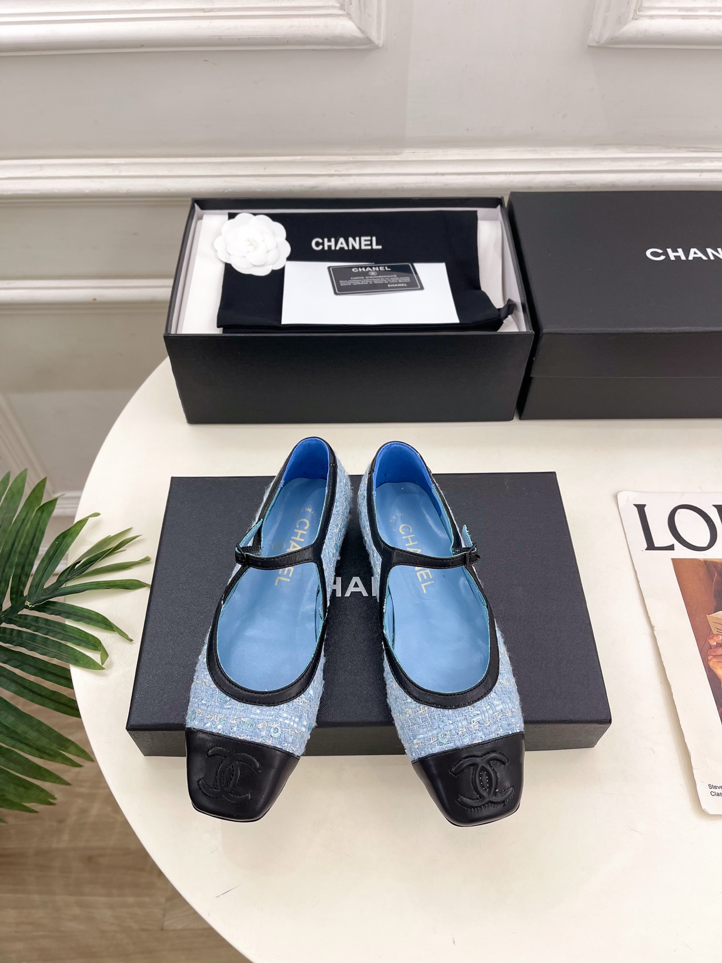 𝐂𝐇𝐀𝐍𝐄𝐋  | 小香  26𝐬𝐬 🦋2026 春夏新品  专柜经典走秀款 小香双C拼色平底玛丽珍鞋 