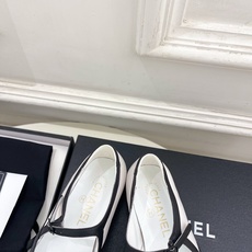 𝐂𝐇𝐀𝐍𝐄𝐋 | 小香 26𝐬𝐬 🦋2026 春夏新品 专柜经典走秀款 小香双C拼色平底玛丽珍鞋 𝐂𝐇𝐀𝐍𝐄𝐋 | 小香 26𝐬𝐬 🦋2026 春夏新品 专柜经典走秀款 小香双C拼色平底玛丽珍鞋