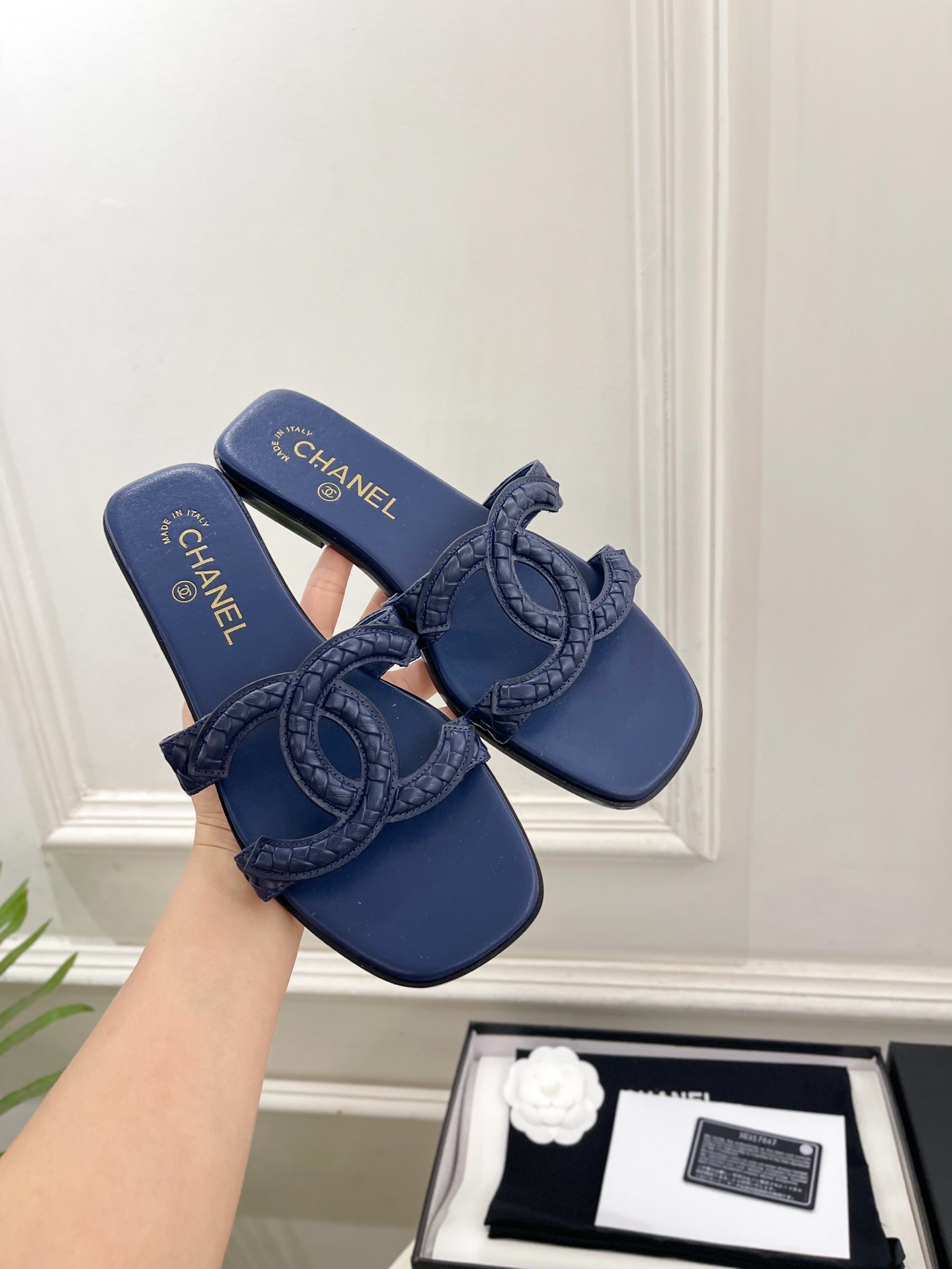 𝐂𝐇𝐀𝐍𝐄𝐋  | 小香  26𝐬𝐬 🦋2026 春夏新品  专柜经典走秀款 小香大双C镂空平底拖鞋 系