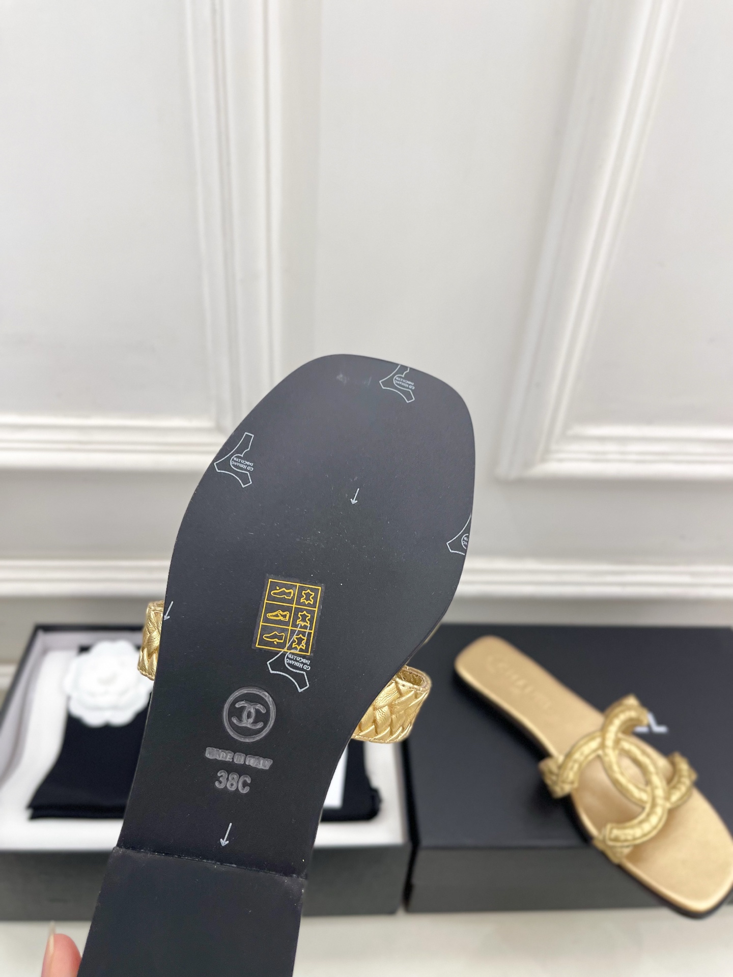 𝐂𝐇𝐀𝐍𝐄𝐋  | 小香  26𝐬𝐬 🦋2026 春夏新品  专柜经典走秀款 小香大双C镂空平底拖鞋 系