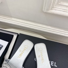 𝐂𝐇𝐀𝐍𝐄𝐋 | 小香 26𝐬𝐬 🦋2026 春夏新品 专柜经典走秀款 小香大双C镂空平底拖鞋 系 𝐂𝐇𝐀𝐍𝐄𝐋 | 小香 26𝐬𝐬 🦋2026 春夏新品 专柜经典走秀款 小香大双C镂空平底拖鞋 系