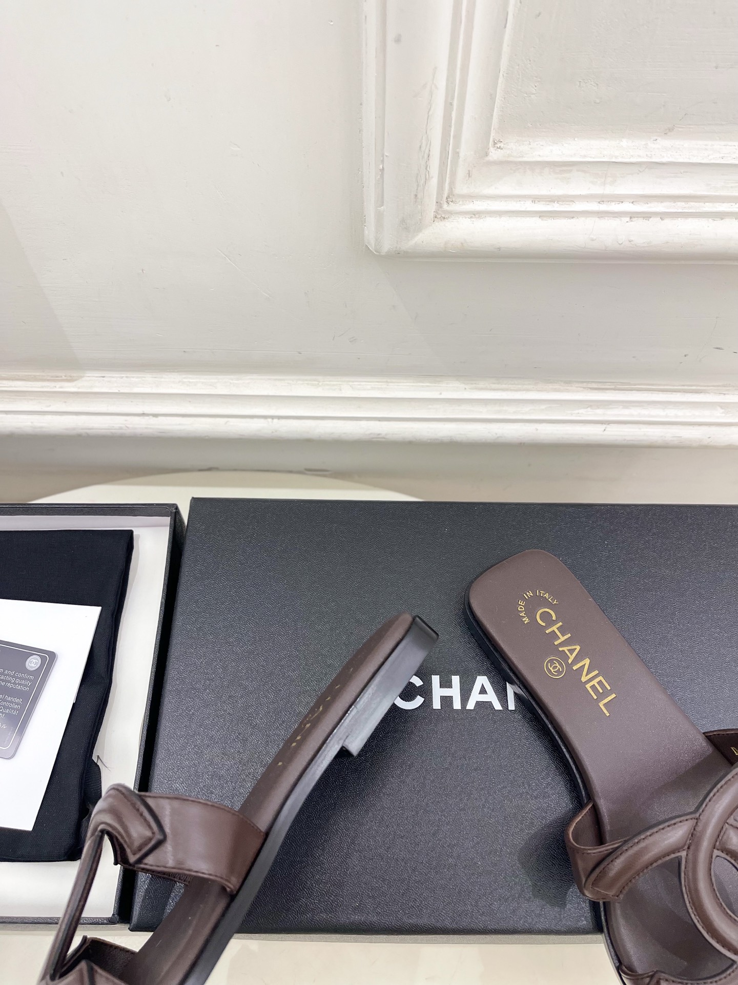 𝐂𝐇𝐀𝐍𝐄𝐋  | 小香  26𝐬𝐬 🦋2026 春夏新品  专柜经典走秀款 小香大双C镂空平底拖鞋 系