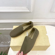 The row 2026春夏新品 TR极简平底乐福鞋—————————作为这两年最受欢迎的设计师牌,设计 The row 2026春夏新品 TR极简平底乐福鞋—————————作为这两年最受欢迎的设计师牌,设计