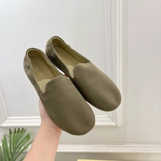 The row 2026春夏新品 TR极简平底乐福鞋—————————作为这两年最受欢迎的设计师牌,设计 The row 2026春夏新品 TR极简平底乐福鞋—————————作为这两年最受欢迎的设计师牌,设计