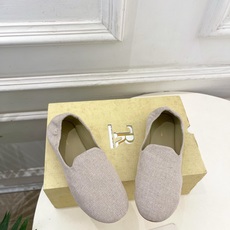 The row 2026春夏新品 TR极简平底乐福鞋—————————作为这两年最受欢迎的设计师牌,设计 The row 2026春夏新品 TR极简平底乐福鞋—————————作为这两年最受欢迎的设计师牌,设计