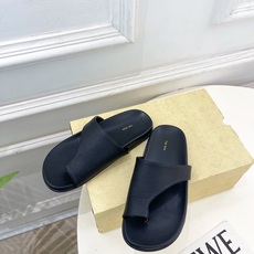 The row 2026春夏新品 TR极简休闲夹趾拖鞋—————————作为这两年最受欢迎的设计师牌,设 The row 2026春夏新品 TR极简休闲夹趾拖鞋—————————作为这两年最受欢迎的设计师牌,设