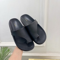 The row 2026春夏新品 TR极简休闲夹趾拖鞋—————————作为这两年最受欢迎的设计师牌,设 The row 2026春夏新品 TR极简休闲夹趾拖鞋—————————作为这两年最受欢迎的设计师牌,设