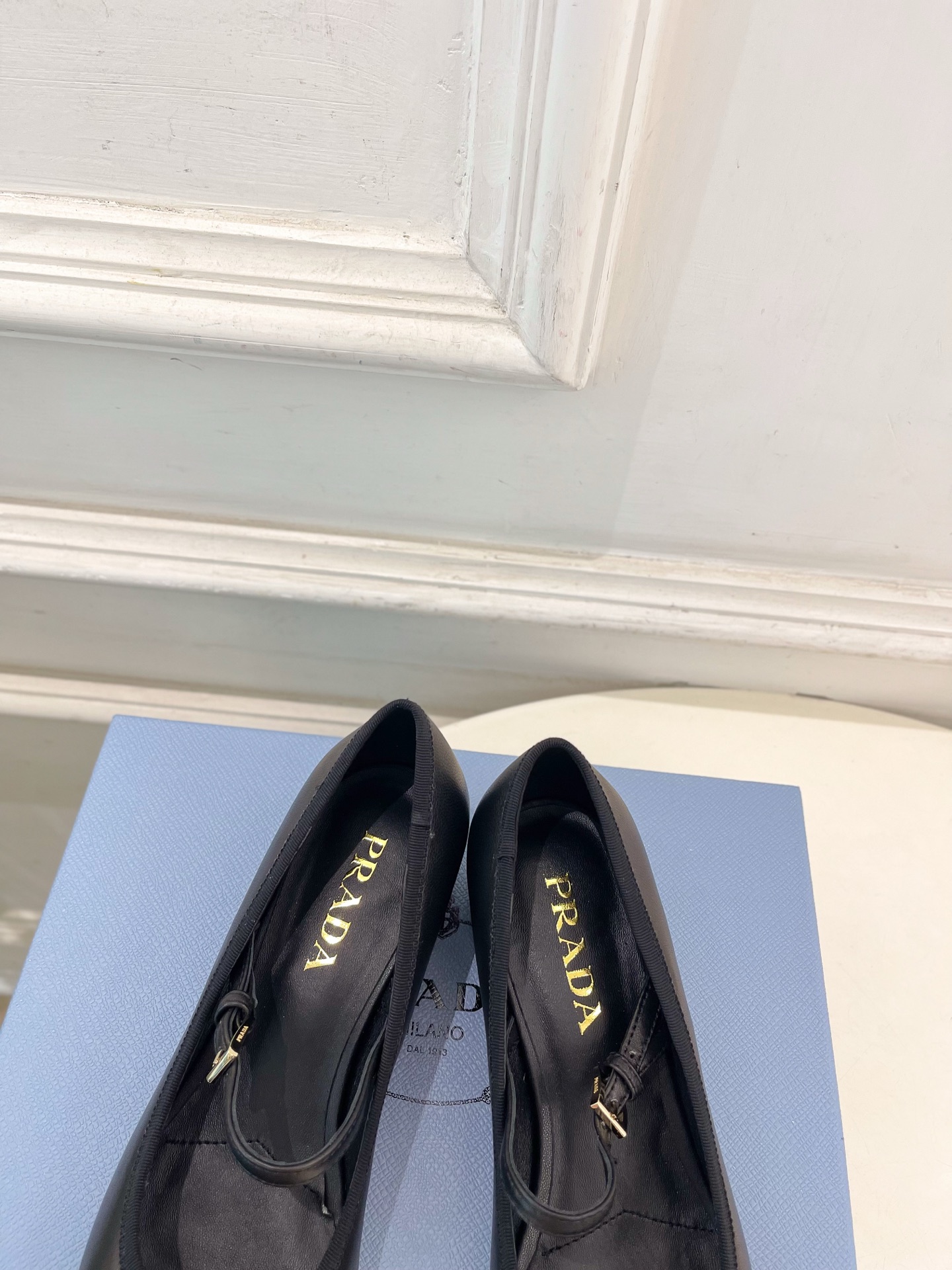PRADA 普拉达  26𝐬𝐬 🌈2026春夏新品 专柜走秀款 三角标玛丽珍粗跟芭蕾鞋 系列〰鞋面：原版