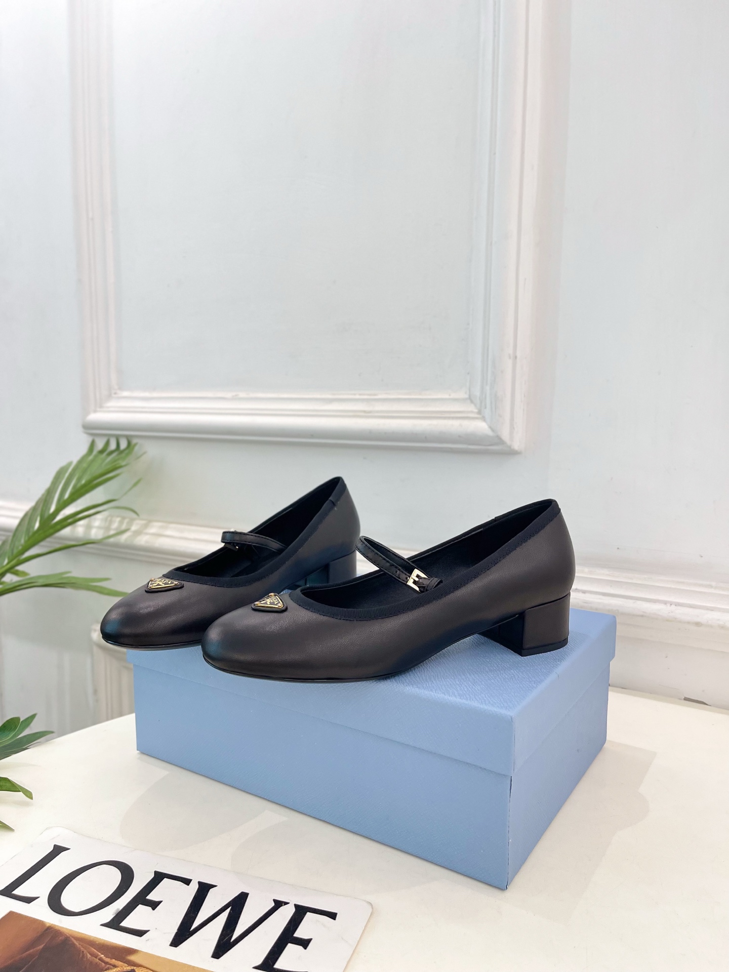 PRADA 普拉达  26𝐬𝐬 🌈2026春夏新品 专柜走秀款 三角标玛丽珍粗跟芭蕾鞋 系列〰鞋面：原版
