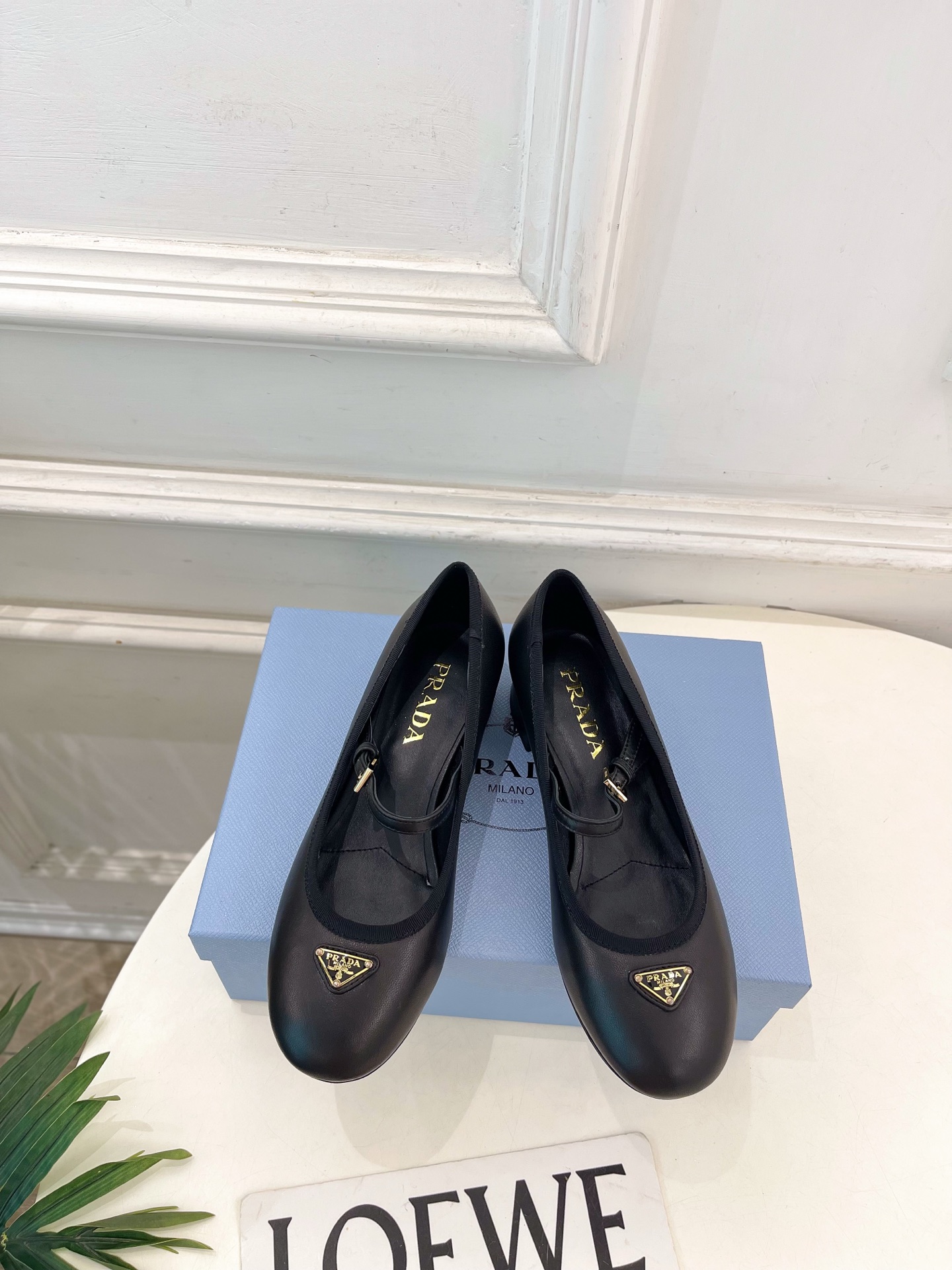 PRADA 普拉达  26𝐬𝐬 🌈2026春夏新品 专柜走秀款 三角标玛丽珍粗跟芭蕾鞋 系列〰鞋面：原版