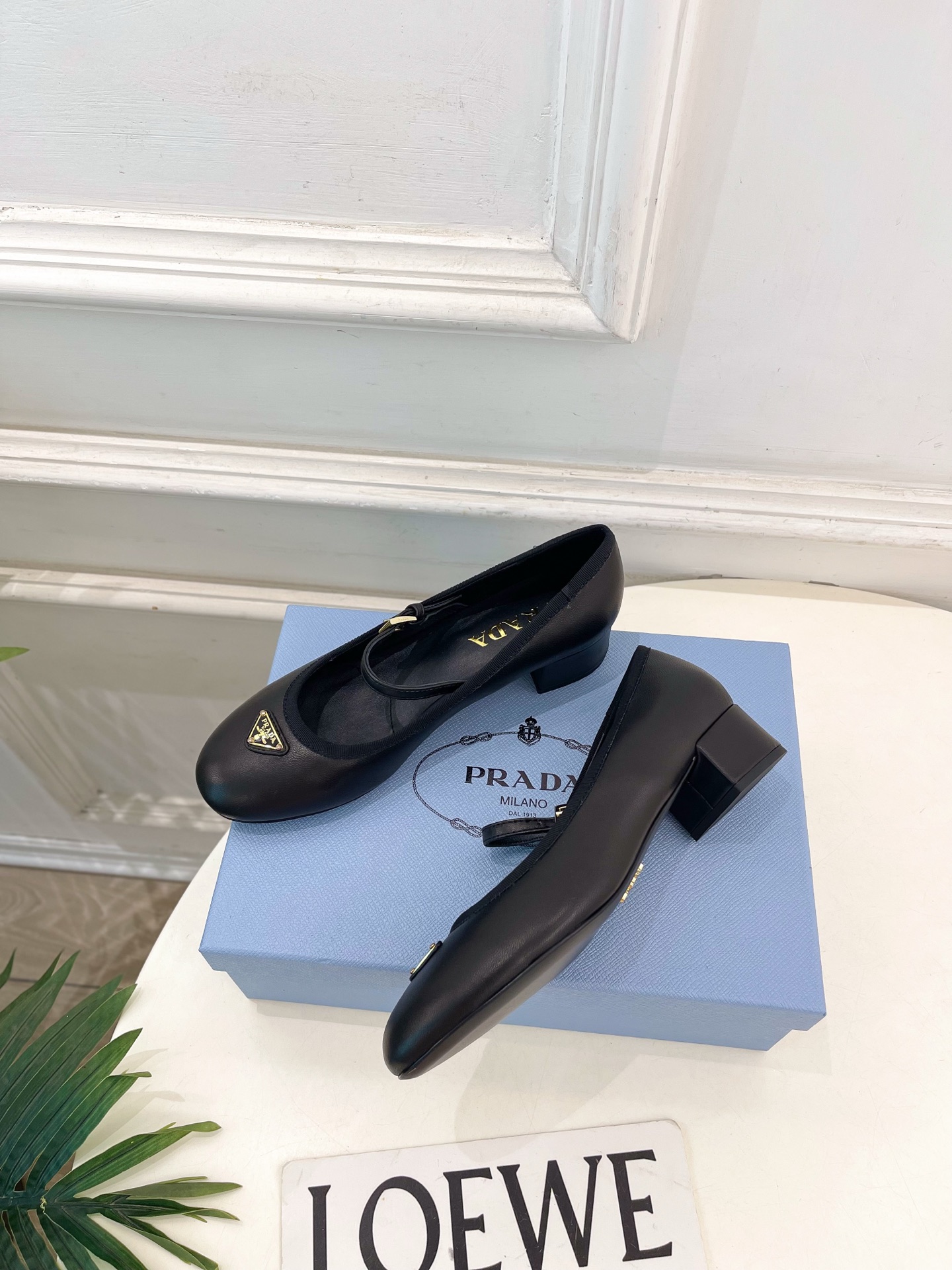 PRADA 普拉达  26𝐬𝐬 🌈2026春夏新品 专柜走秀款 三角标玛丽珍粗跟芭蕾鞋 系列〰鞋面：原版