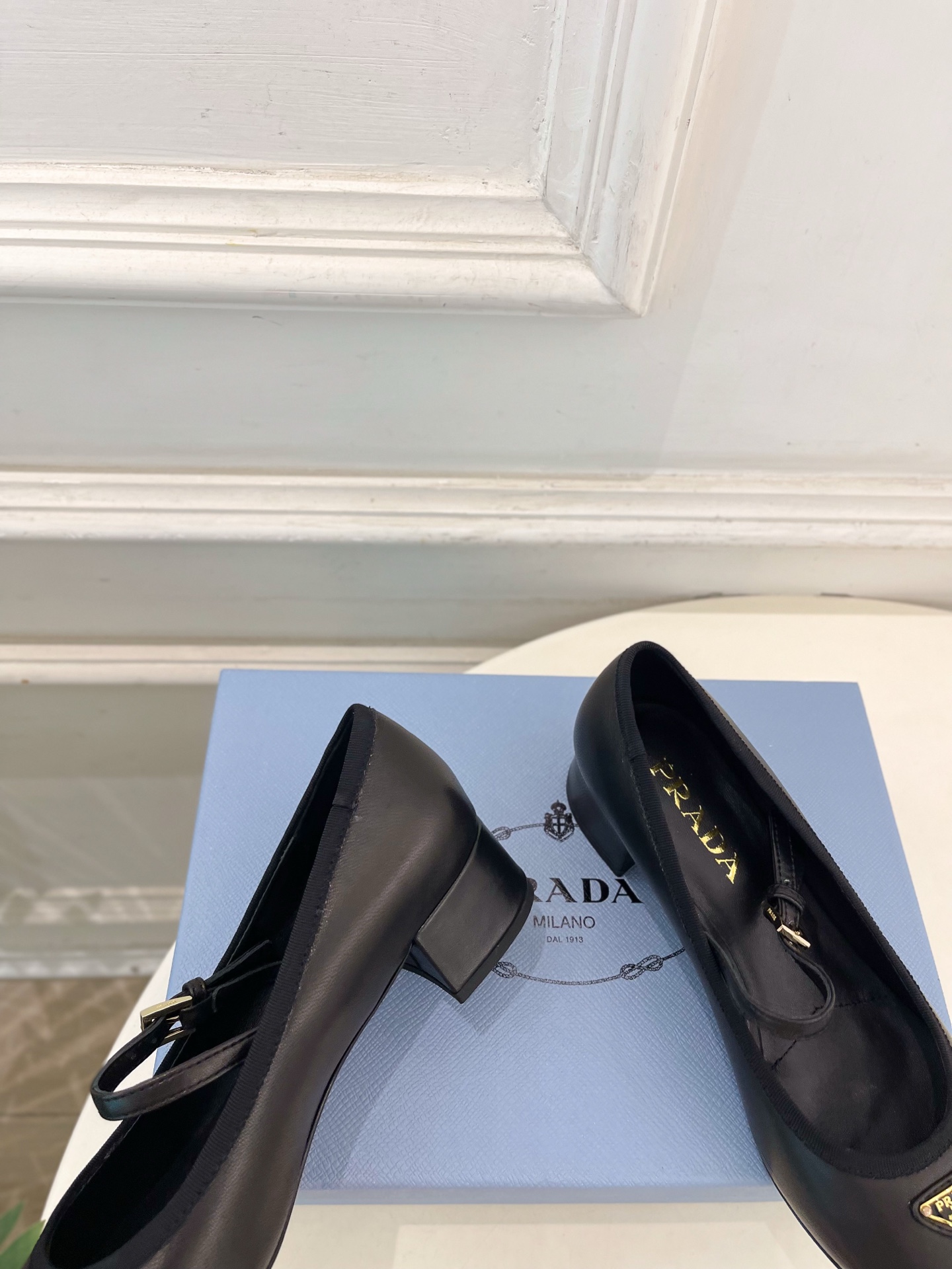 PRADA 普拉达  26𝐬𝐬 🌈2026春夏新品 专柜走秀款 三角标玛丽珍粗跟芭蕾鞋 系列〰鞋面：原版