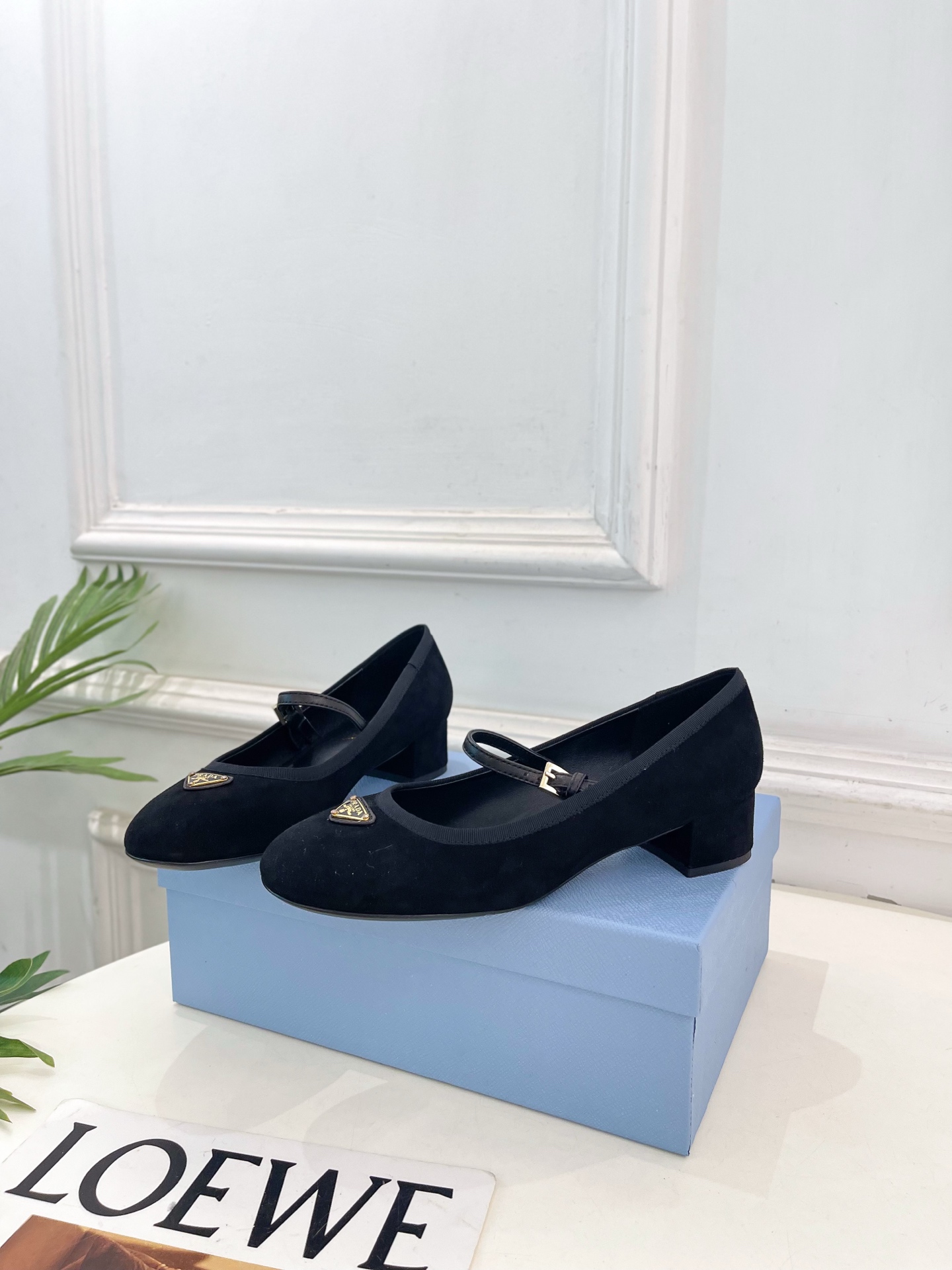 PRADA 普拉达 26𝐬𝐬 🌈2026春夏新品 专柜走秀款 三角标玛丽珍粗跟芭蕾鞋 系列〰鞋面:原版 PRADA 普拉达 26𝐬𝐬 🌈2026春夏新品 专柜走秀款 三角标玛丽珍粗跟芭蕾鞋 系列〰鞋面:原版