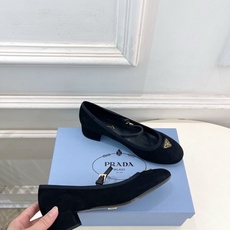 PRADA 普拉达 26𝐬𝐬 🌈2026春夏新品 专柜走秀款 三角标玛丽珍粗跟芭蕾鞋 系列〰鞋面:原版 PRADA 普拉达 26𝐬𝐬 🌈2026春夏新品 专柜走秀款 三角标玛丽珍粗跟芭蕾鞋 系列〰鞋面:原版