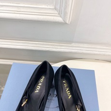 PRADA 普拉达 26𝐬𝐬 🌈2026春夏新品 专柜走秀款 三角标玛丽珍粗跟芭蕾鞋 系列〰鞋面:原版 PRADA 普拉达 26𝐬𝐬 🌈2026春夏新品 专柜走秀款 三角标玛丽珍粗跟芭蕾鞋 系列〰鞋面:原版
