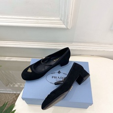 PRADA 普拉达 26𝐬𝐬 🌈2026春夏新品 专柜走秀款 三角标玛丽珍粗跟芭蕾鞋 系列〰鞋面:原版 PRADA 普拉达 26𝐬𝐬 🌈2026春夏新品 专柜走秀款 三角标玛丽珍粗跟芭蕾鞋 系列〰鞋面:原版