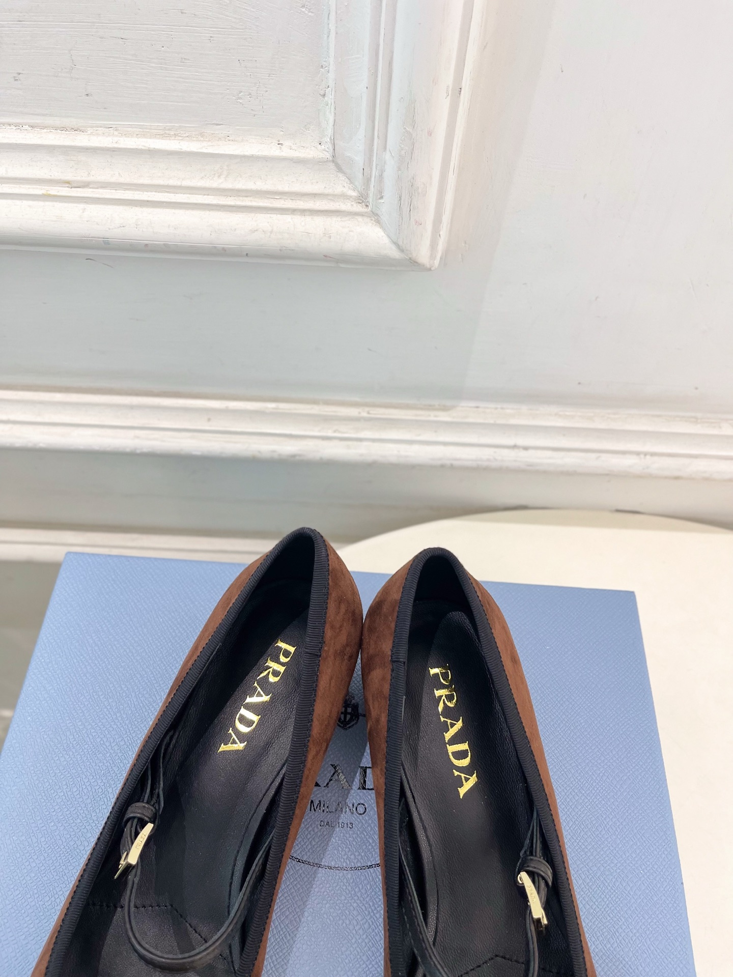 PRADA 普拉达  26𝐬𝐬 🌈2026春夏新品 专柜走秀款 三角标玛丽珍粗跟芭蕾鞋 系列〰鞋面：原版