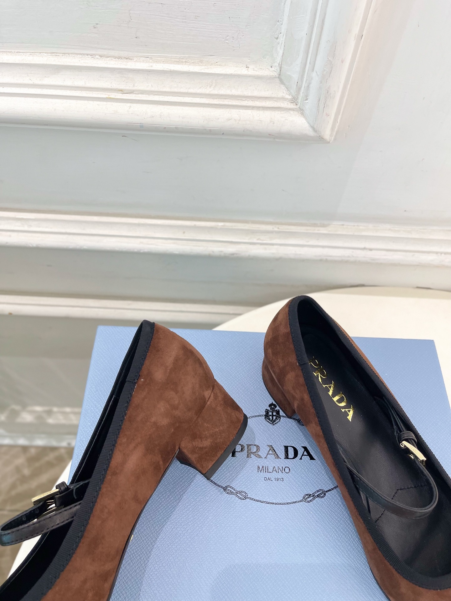 PRADA 普拉达  26𝐬𝐬 🌈2026春夏新品 专柜走秀款 三角标玛丽珍粗跟芭蕾鞋 系列〰鞋面：原版