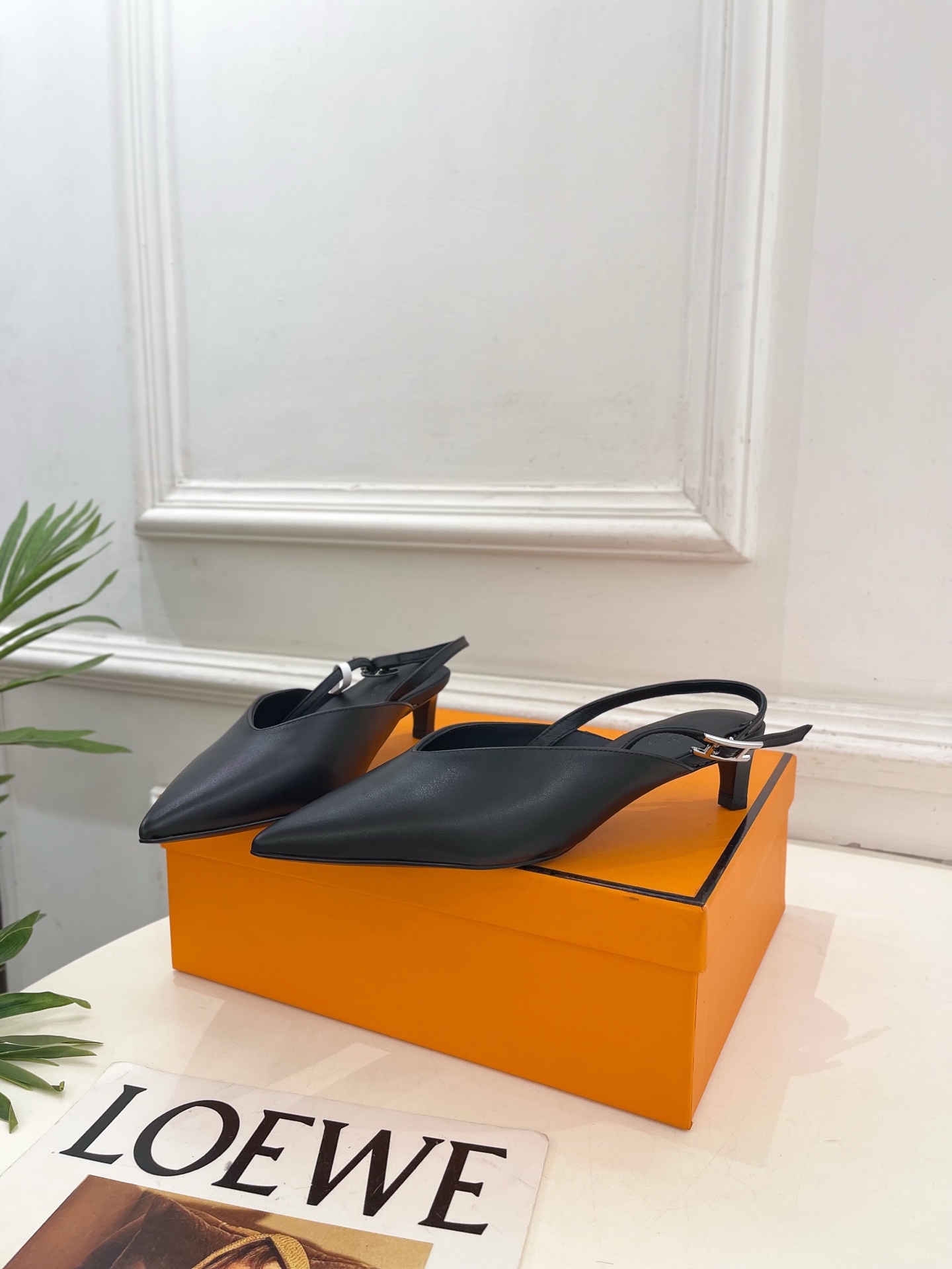 🐎𝐇𝐄𝐑𝐌𝐄* 爱玛仕 26𝐬𝐬 🌈2026春夏新品 专柜新款 经典H扣尖头后空凉鞋 系列〰鞋面：原版特