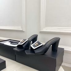 𝐂𝐇𝐀𝐍𝐄𝐋 | 小香 26𝐬𝐬 🦋2026 春夏新品 专柜经典走秀款 小香双C方头翻盖扣高跟拖鞋 𝐂𝐇𝐀𝐍𝐄𝐋 | 小香 26𝐬𝐬 🦋2026 春夏新品 专柜经典走秀款 小香双C方头翻盖扣高跟拖鞋