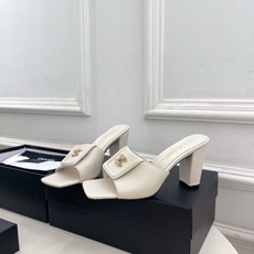 𝐂𝐇𝐀𝐍𝐄𝐋 | 小香 26𝐬𝐬 🦋2026 春夏新品 专柜经典走秀款 小香双C方头翻盖扣高跟拖鞋 𝐂𝐇𝐀𝐍𝐄𝐋 | 小香 26𝐬𝐬 🦋2026 春夏新品 专柜经典走秀款 小香双C方头翻盖扣高跟拖鞋