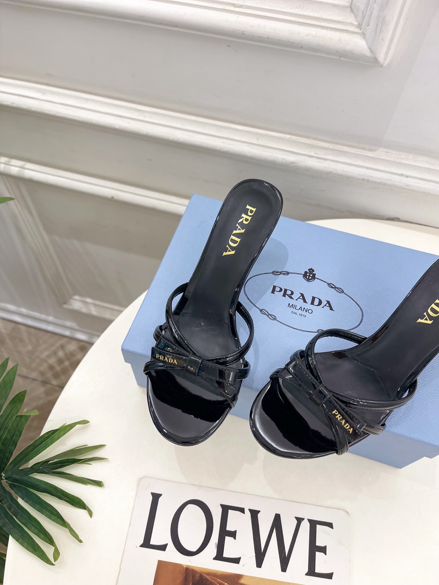 PRADA 普拉达 26𝐬𝐬 🌈2026春夏新品 专柜走秀款交叉带蝴蝶结高跟拖鞋 系列〰鞋面:原版高定 PRADA 普拉达 26𝐬𝐬 🌈2026春夏新品 专柜走秀款交叉带蝴蝶结高跟拖鞋 系列〰鞋面:原版高定