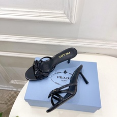 PRADA 普拉达 26𝐬𝐬 🌈2026春夏新品 专柜走秀款交叉带蝴蝶结高跟拖鞋 系列〰鞋面:原版高定 PRADA 普拉达 26𝐬𝐬 🌈2026春夏新品 专柜走秀款交叉带蝴蝶结高跟拖鞋 系列〰鞋面:原版高定