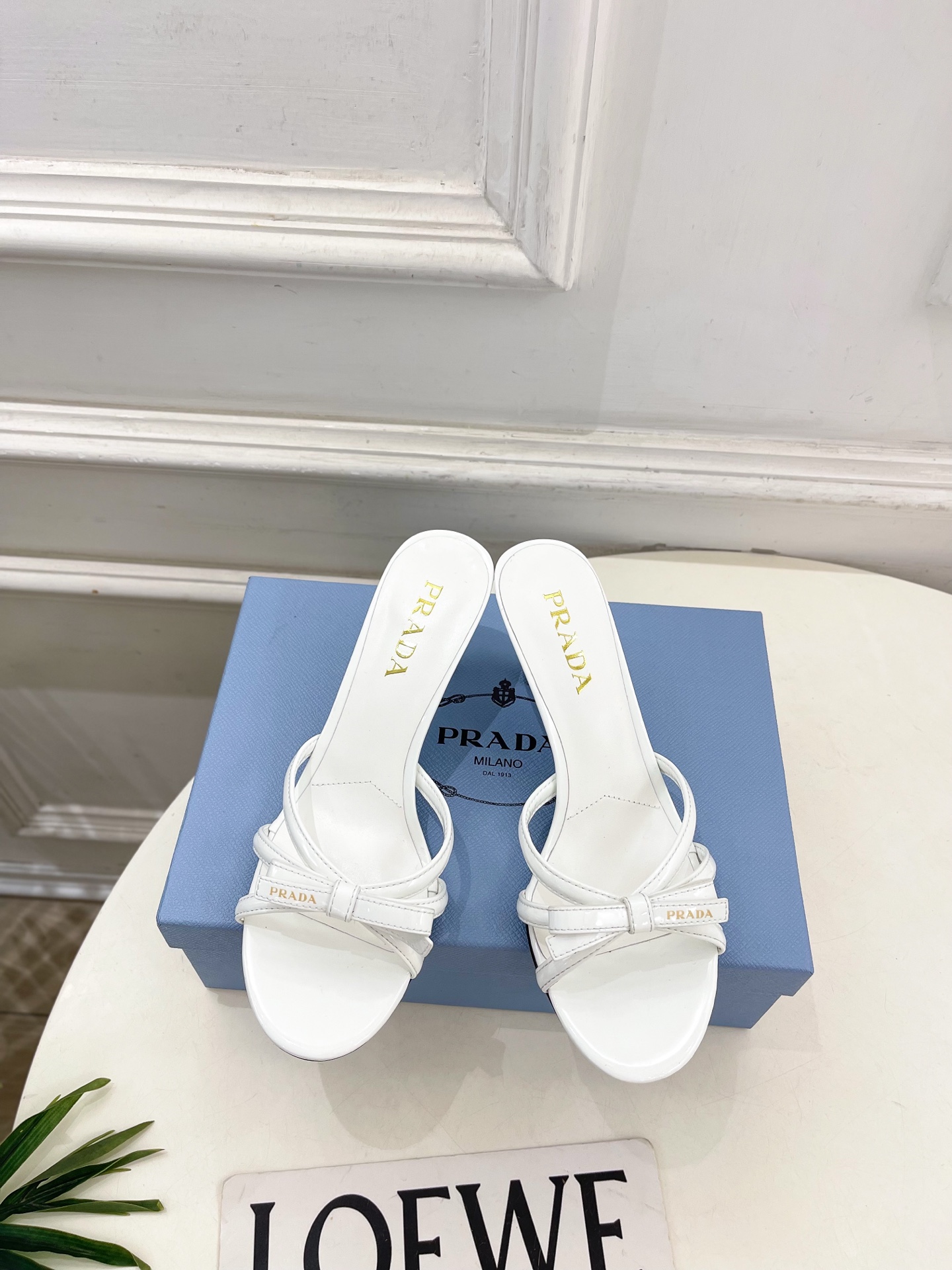 PRADA 普拉达  26𝐬𝐬 🌈2026春夏新品 专柜走秀款交叉带蝴蝶结高跟拖鞋 系列〰鞋面：原版高定